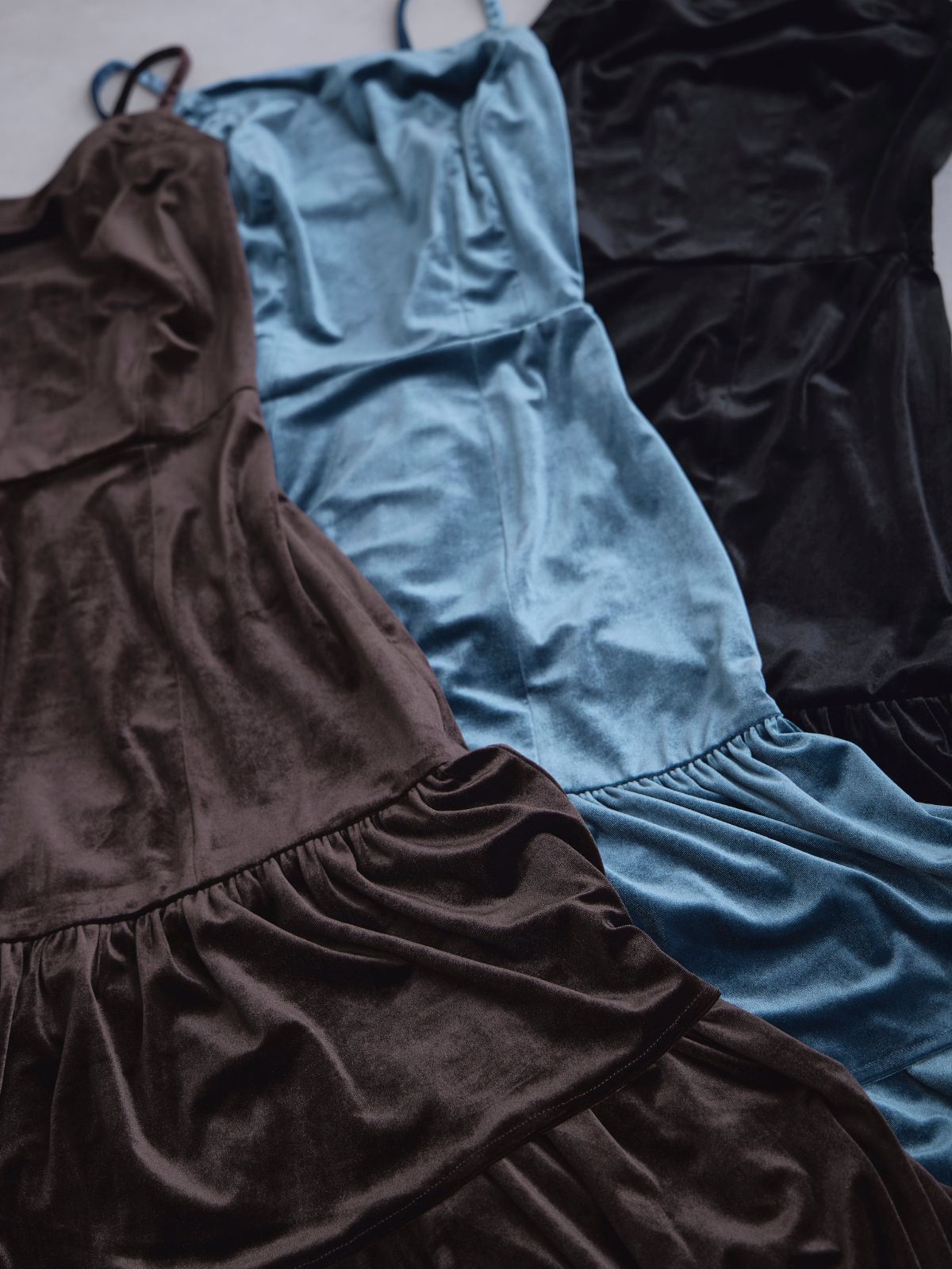 [11/27 22:00発売]ベロアキャミティアードワンピース：ブラック[102サイズ対応]