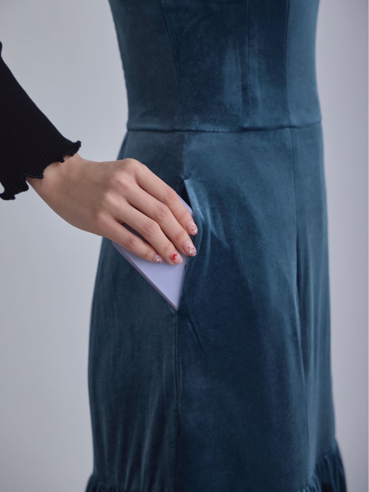 [11/27 22:00発売]ベロアキャミティアードワンピース：ブラック[102サイズ対応]