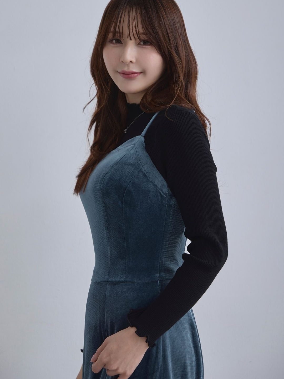 ベロアキャミティアードワンピース：ティールブルー│胸が大きな女性の