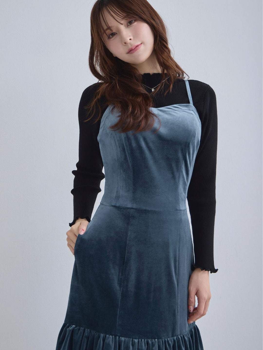 ベロアキャミティアードワンピース：ティールブルー│胸が大きな女性の