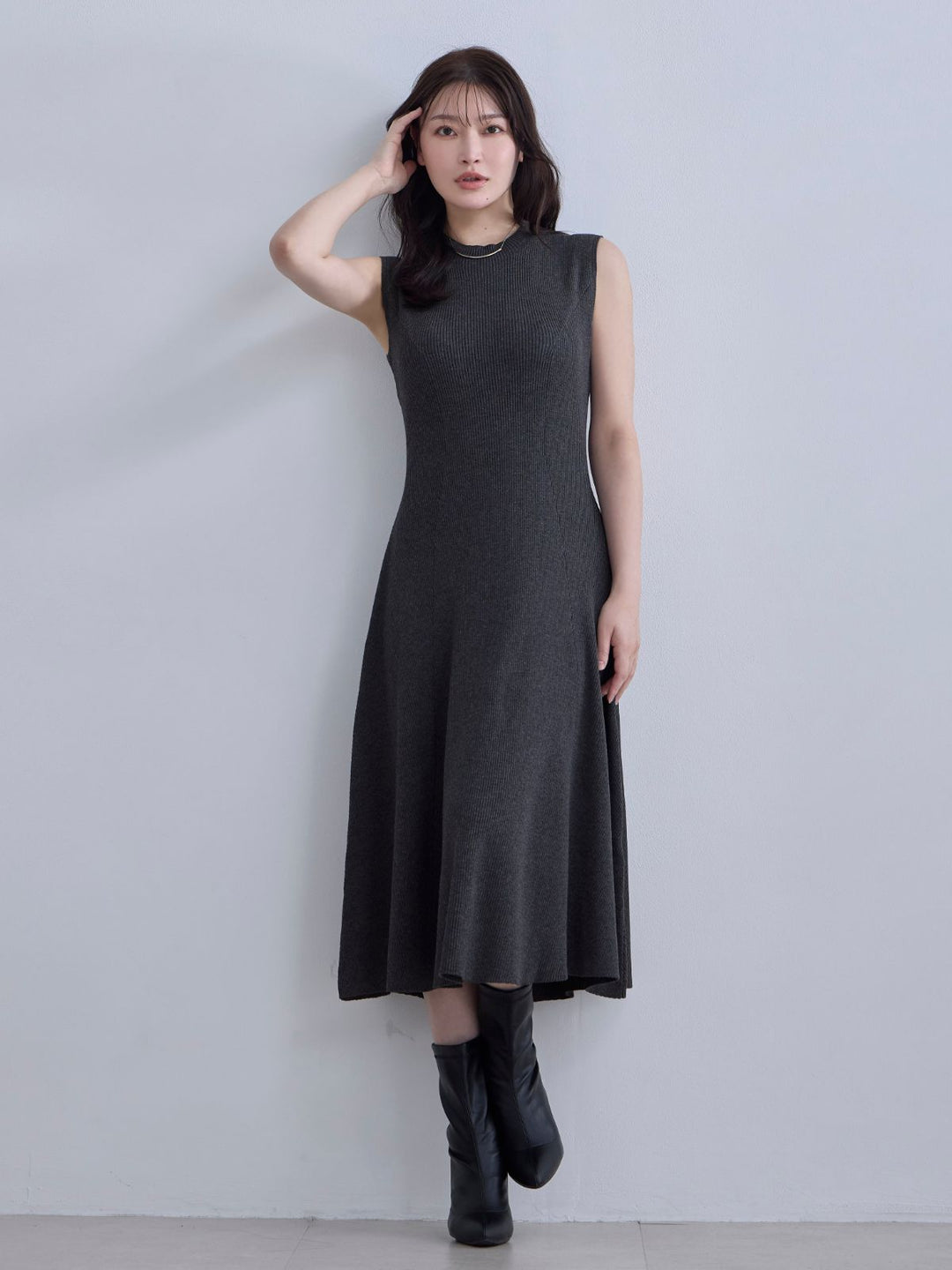 アンサンブルパネルニットワンピース：ダークグレー│胸が大きな女性の