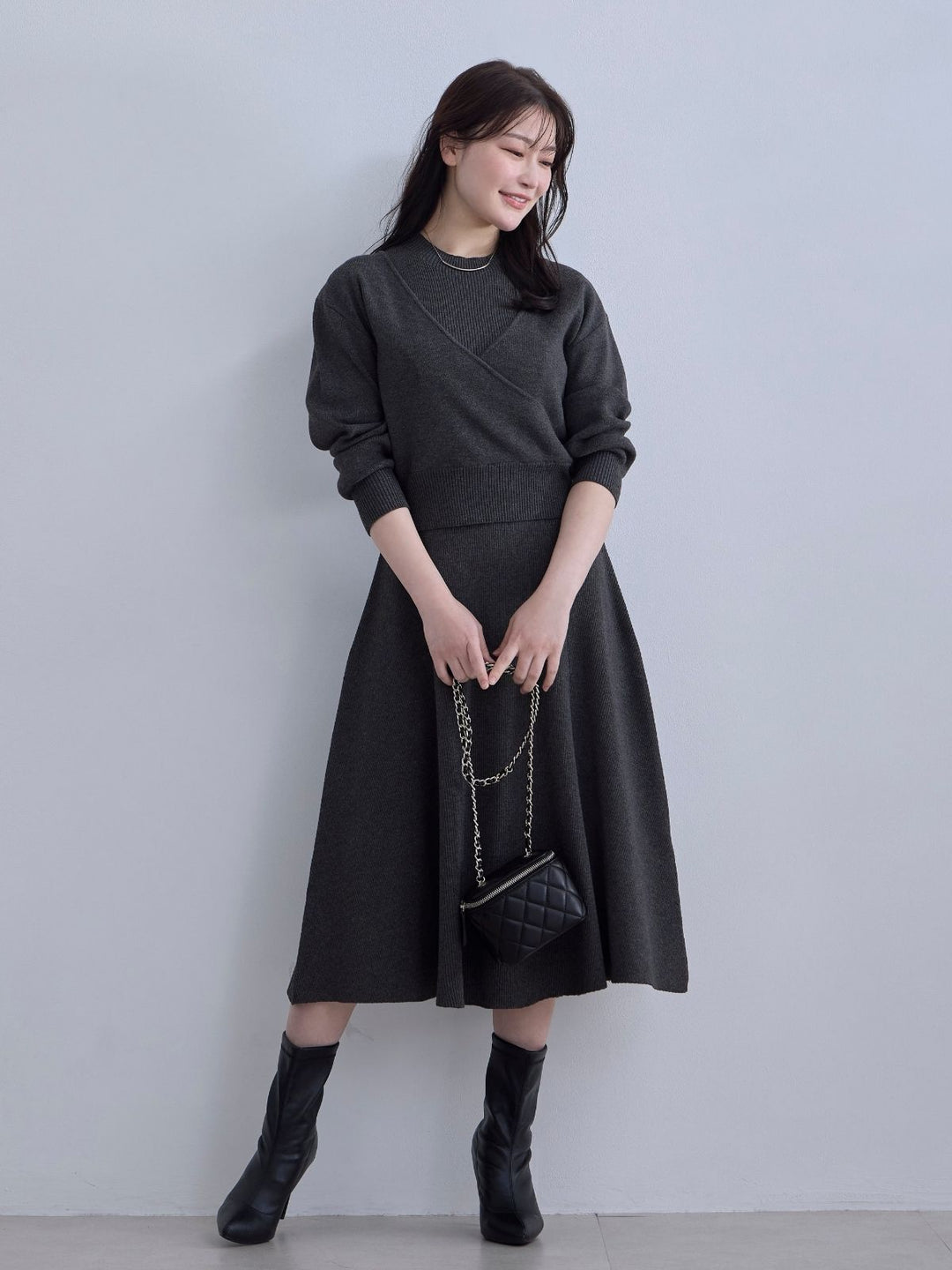アンサンブルパネルニットワンピース：ダークグレー│胸が大きな女性の