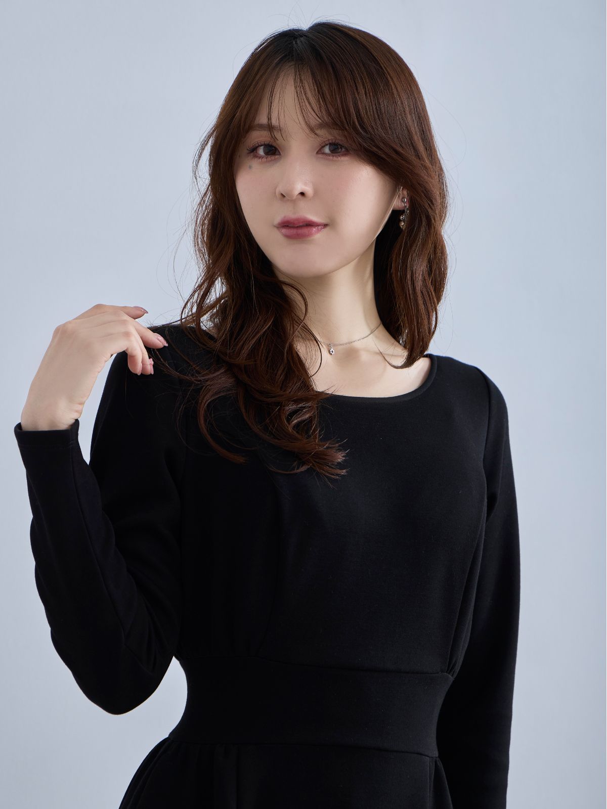 裏起毛プルオーバーティアードワンピース：ブラック│胸が大きな女性の