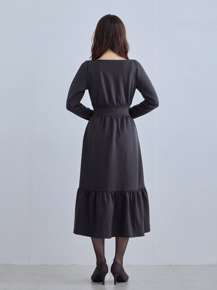 over E 裏起毛プルオーバーティアードワンピース：エクリュ 裏起毛プルオーバーティアードワンピース：エクリュ│胸が大きな女性の