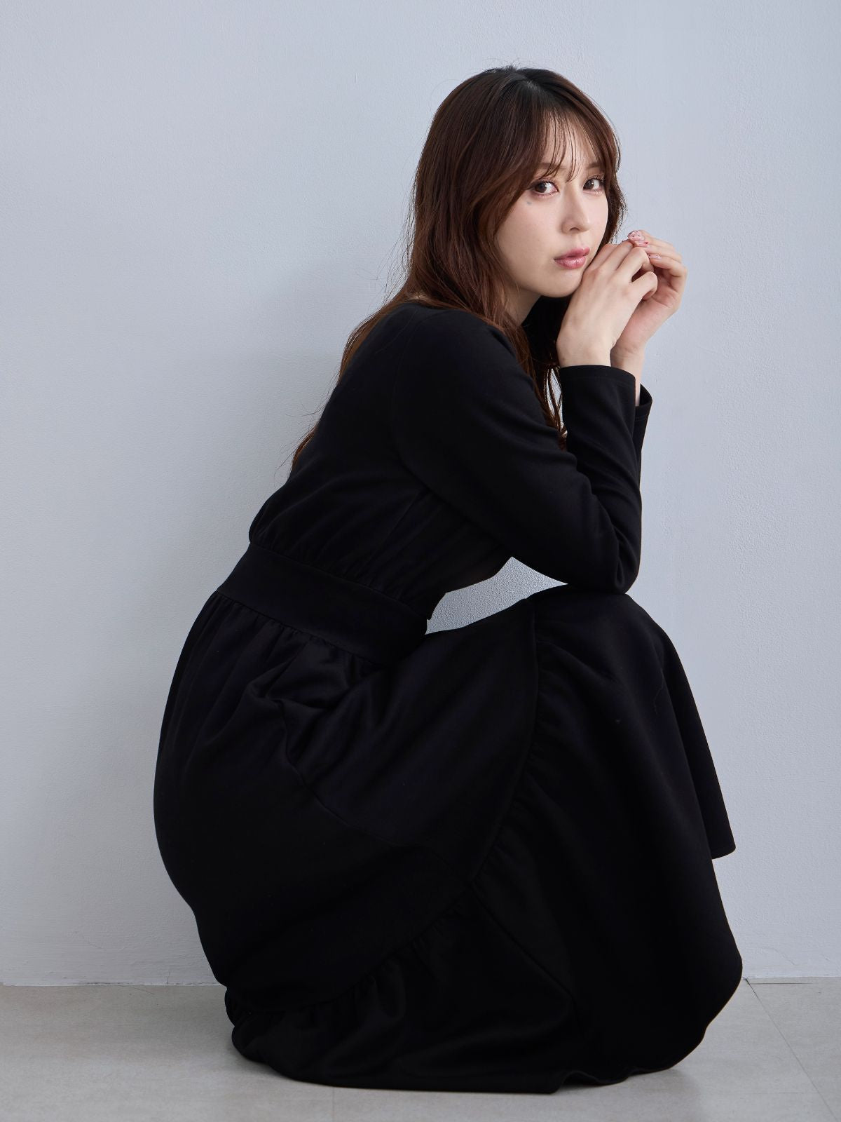 裏起毛プルオーバーティアードワンピース：ブラック│胸が大きな女性の