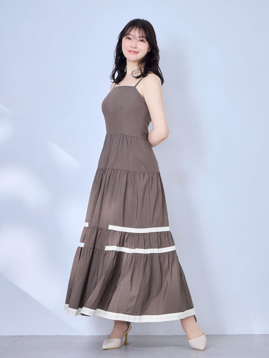 バイカラーティアードキャミワンピース：ブラウン│胸が大きな女性の