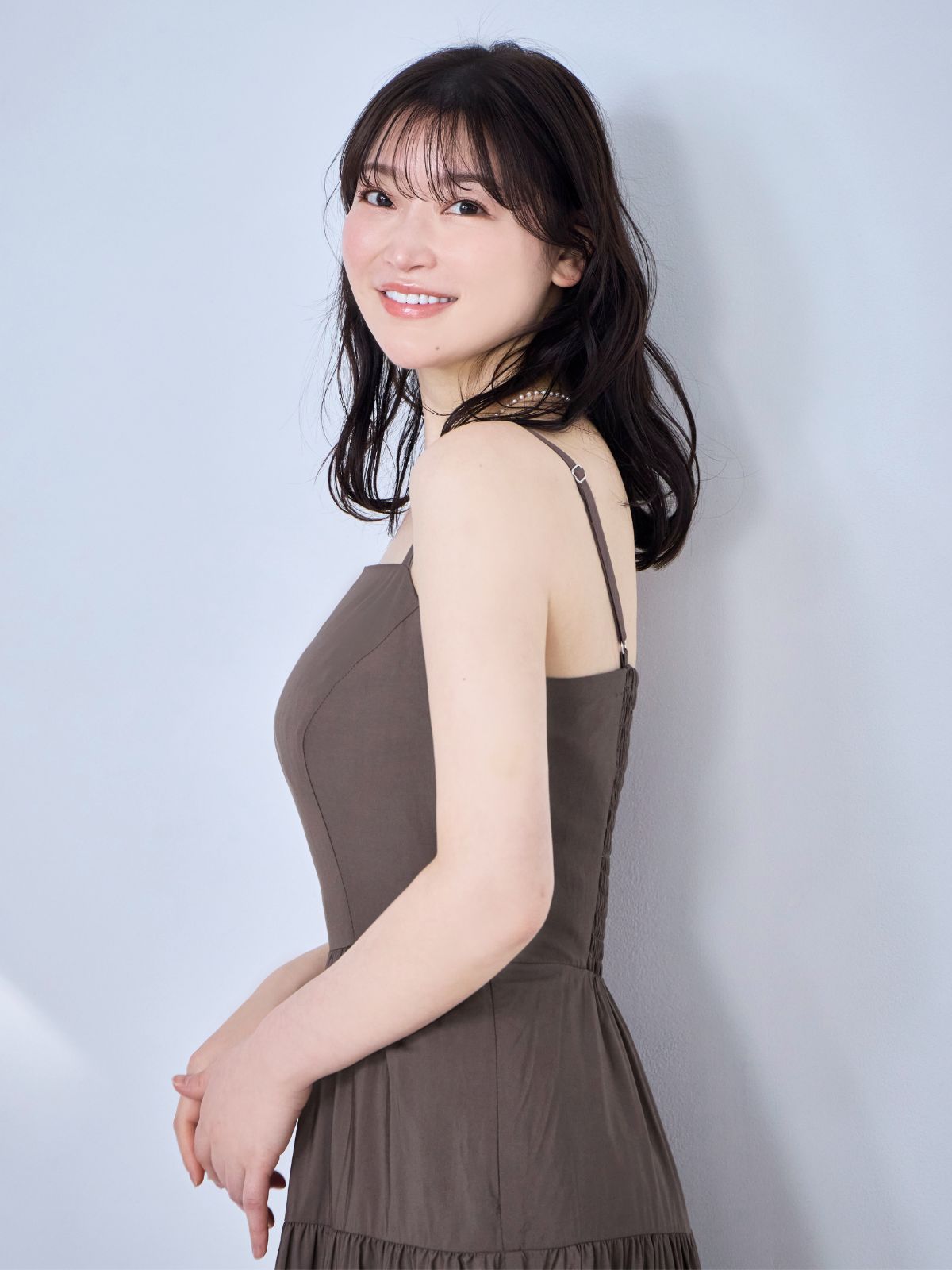 バイカラーティアードキャミワンピース：ブラウン│胸が大きな女性の