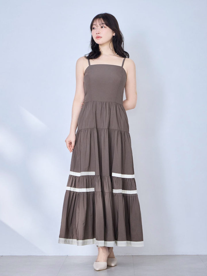 バイカラーティアードキャミワンピース：ブラウン│胸が大きな女性の