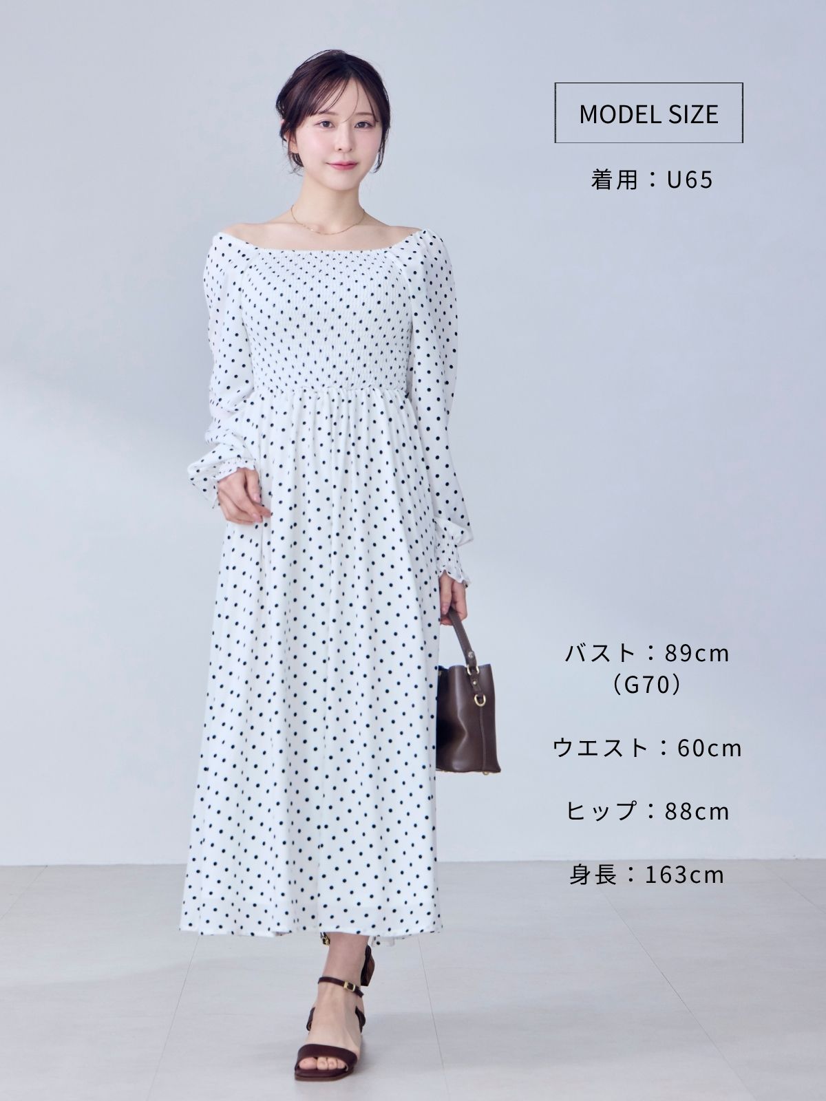 ★overE ウエストシャーリングワンピース ホワイトドット U65 25SS スクエアネックシャーリングワンピース：ホワイトドット│胸が大きな