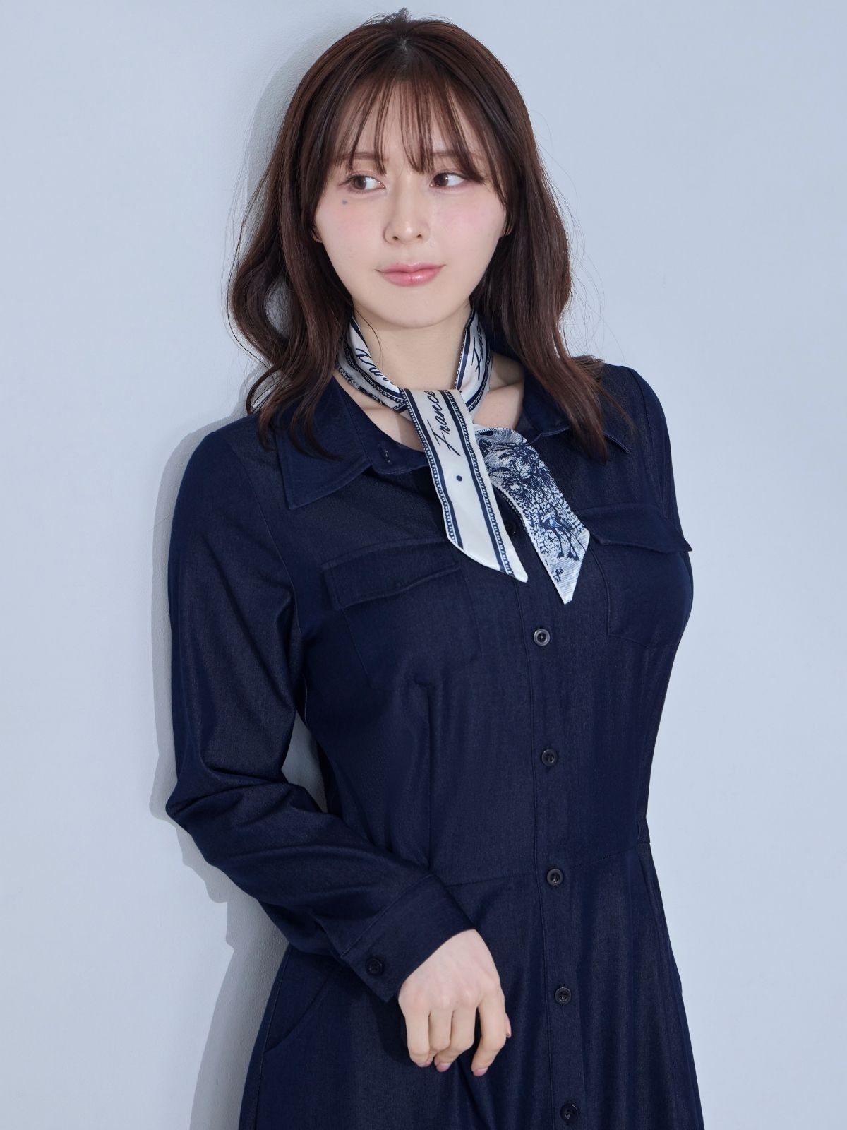 ドロストシャツワンピース 26SS：インディゴ│胸が大きな女性のための