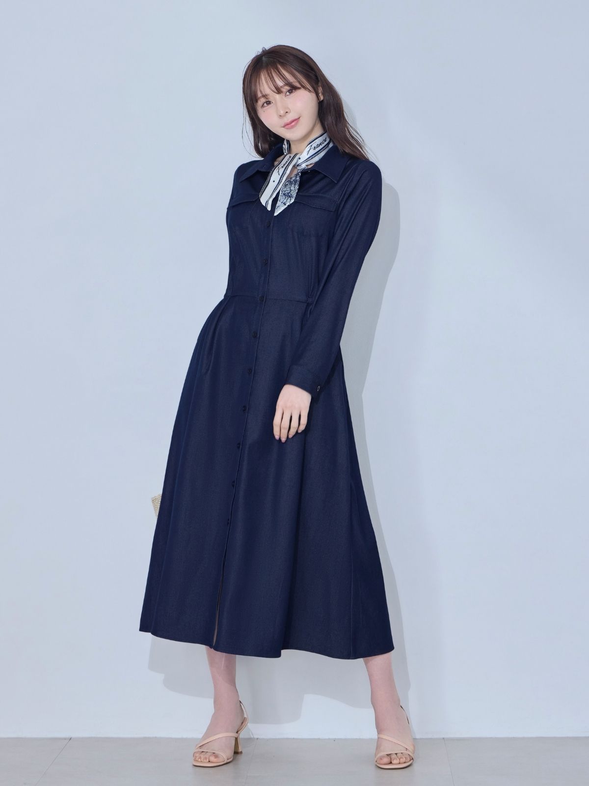 ドロストシャツワンピース 26SS：インディゴ│胸が大きな女性のための
