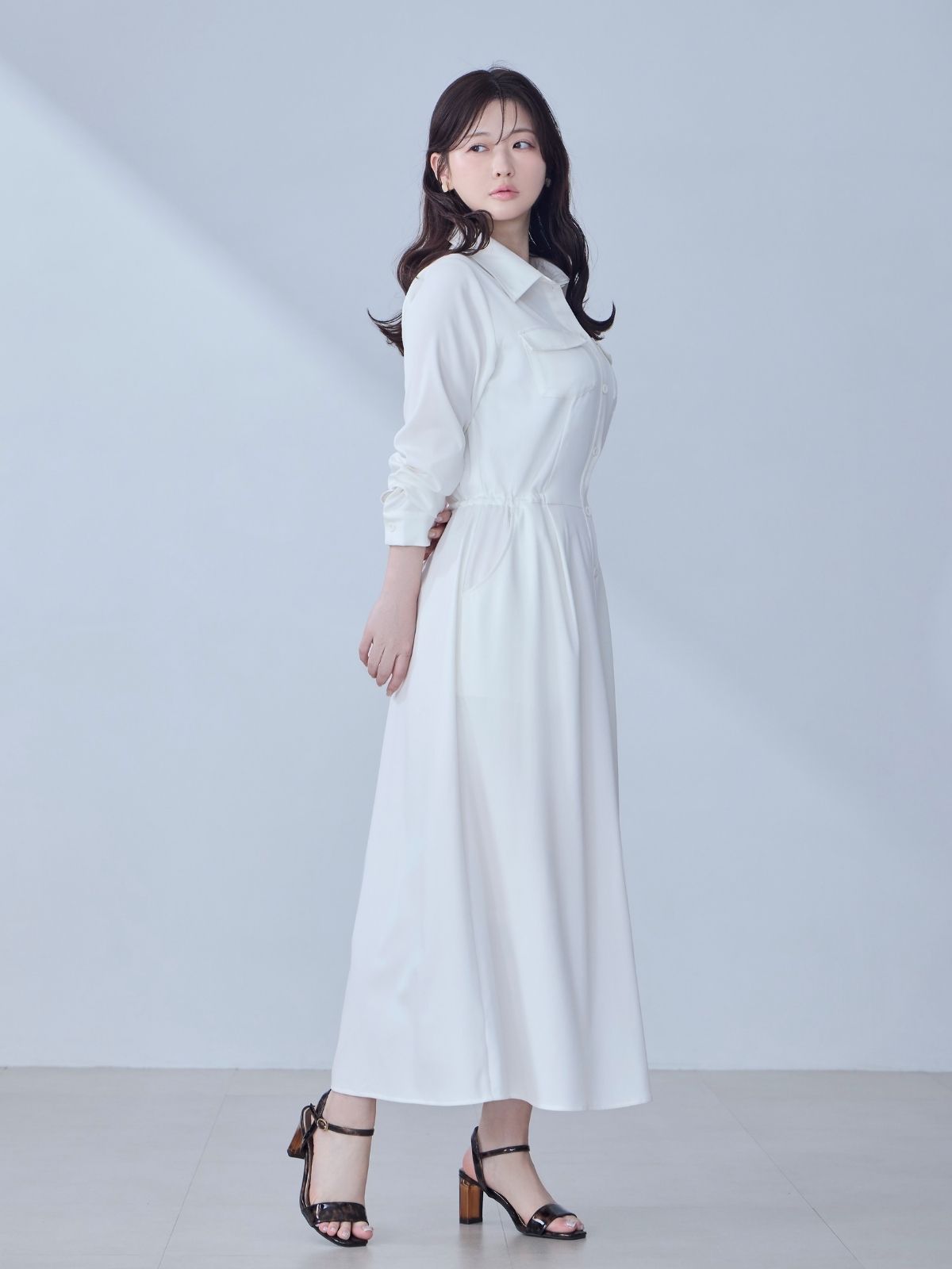 ドロストシャツワンピース 26SS：ホワイト│胸が大きな女性のための