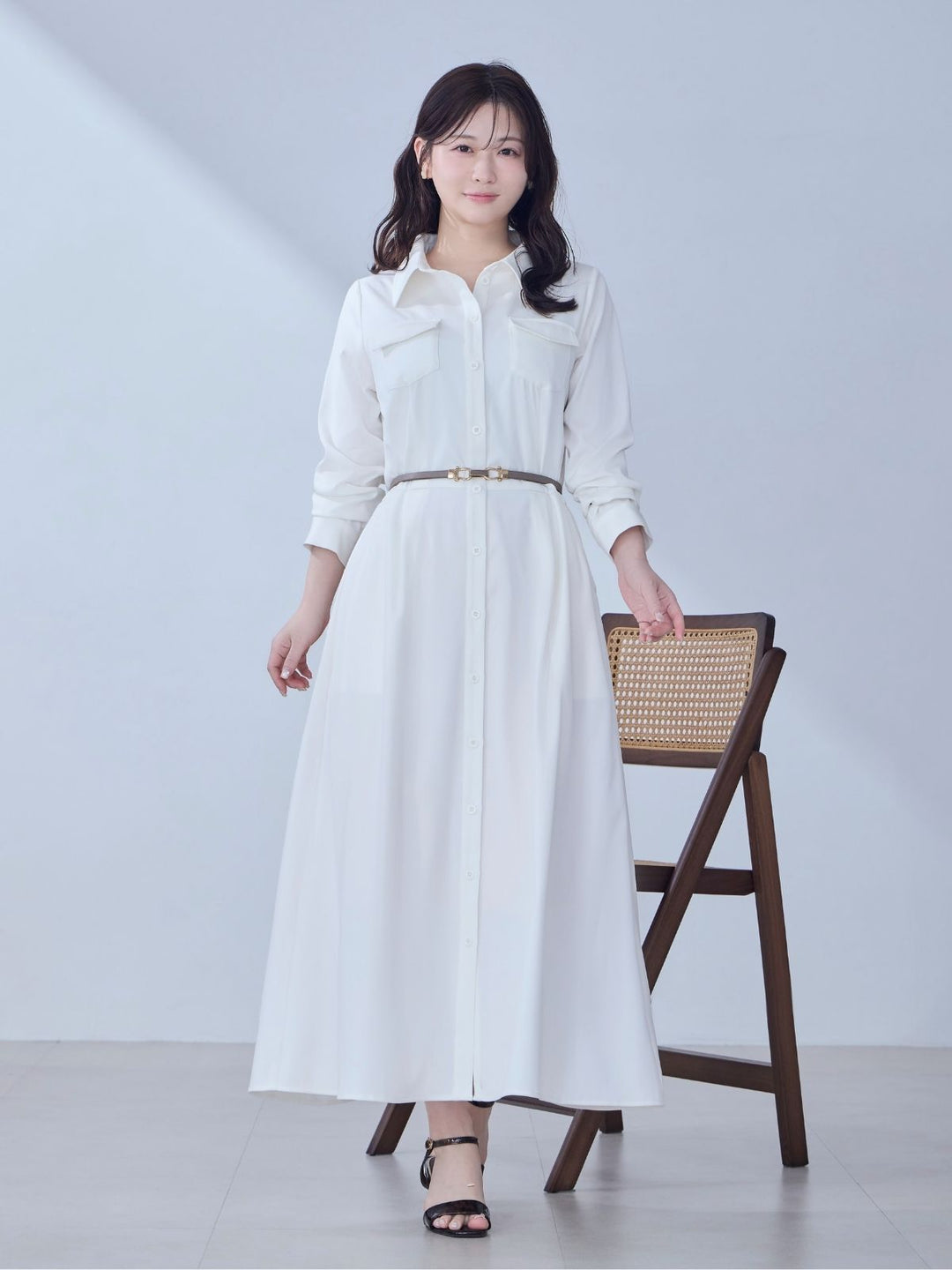 overE オーバーイー96 ドロストシャツワンピース ホワイト26SS ドロストシャツワンピース 26SS：ホワイト│胸が大きな女性のための