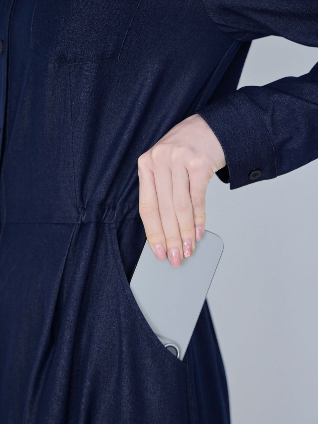 ドロストシャツワンピース 26SS：ホワイト│胸が大きな女性のための