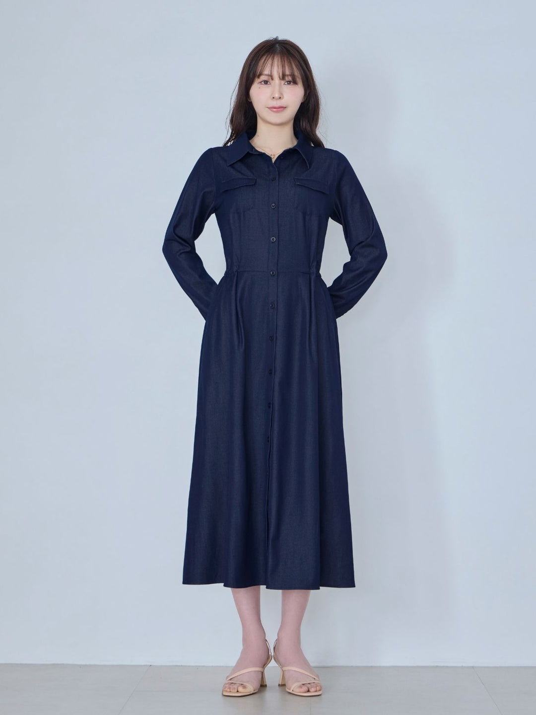 ドロストシャツワンピース 26SS：インディゴ│胸が大きな女性のための