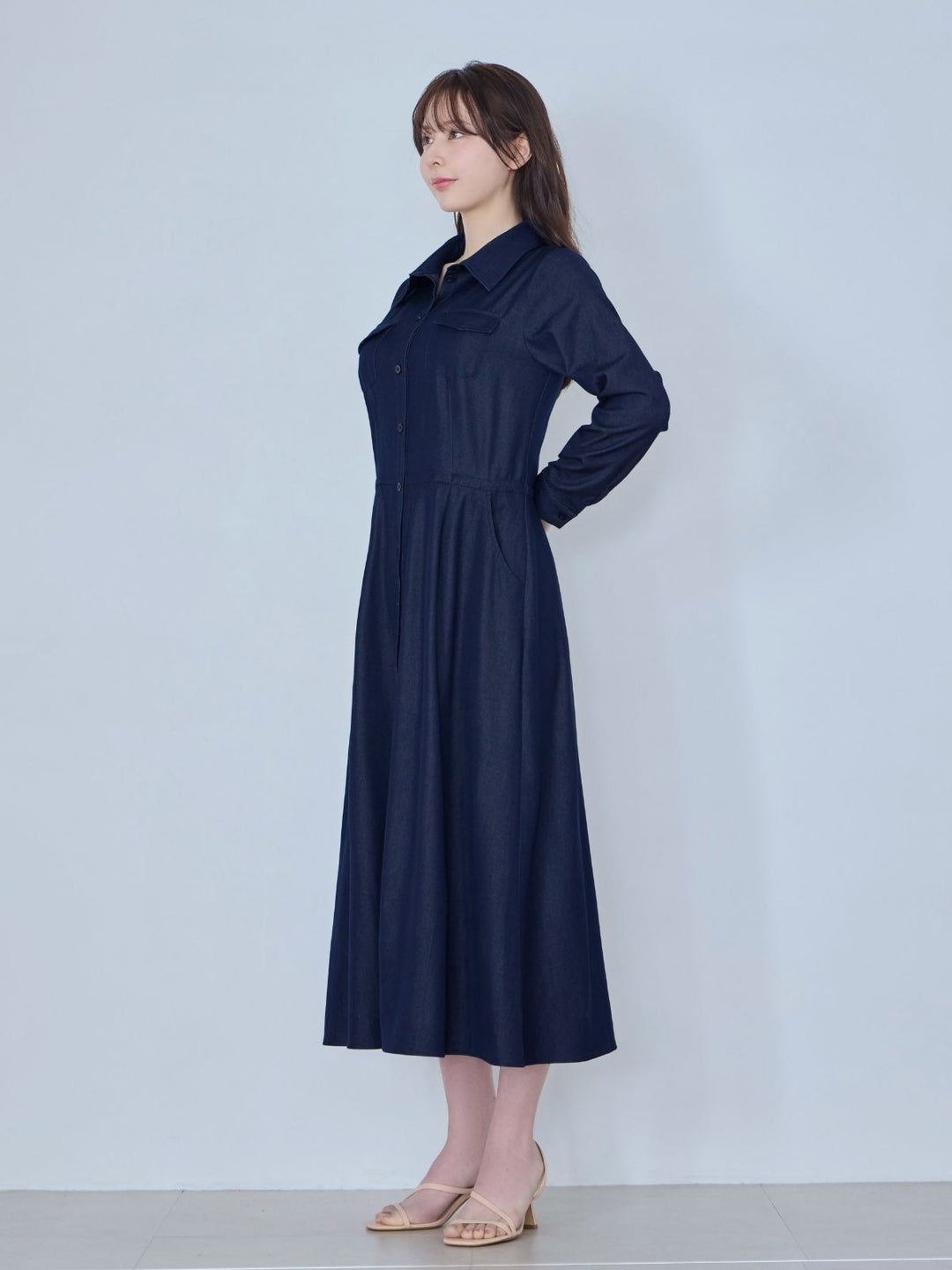 新品タグ付 CADUNE ドロストシャツワンピース 紺Sサイズ ドロストシャツワンピース 26SS：ホワイト│胸が大きな女性のための