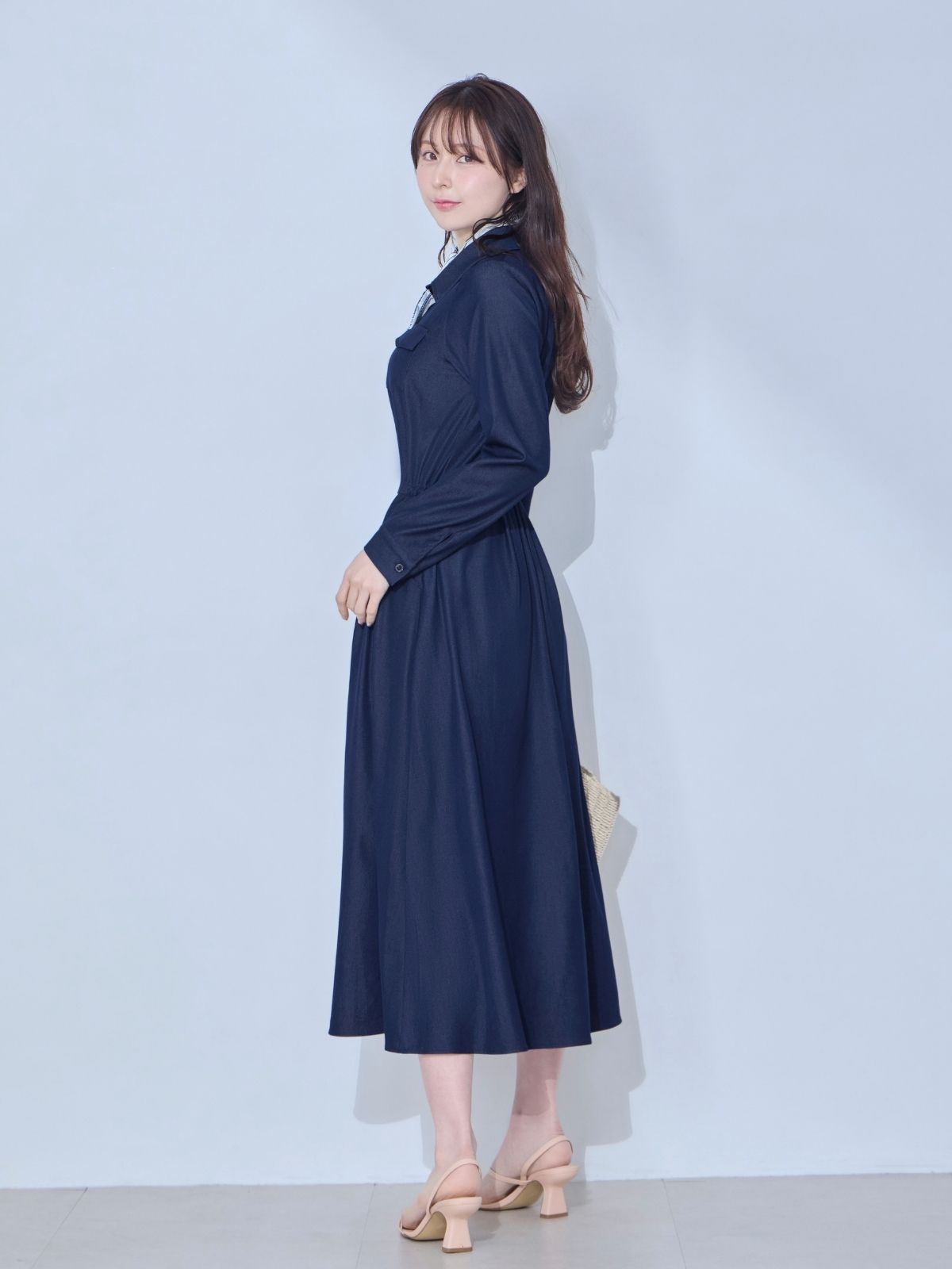ドロストシャツワンピース 26SS：インディゴ│胸が大きな女性のための