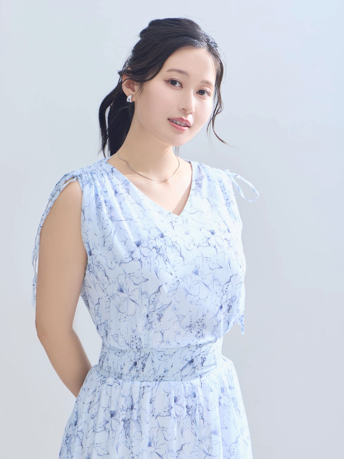 楊柳シフォンショルダーリボンワンピース：ブルー│胸が大きな女性の