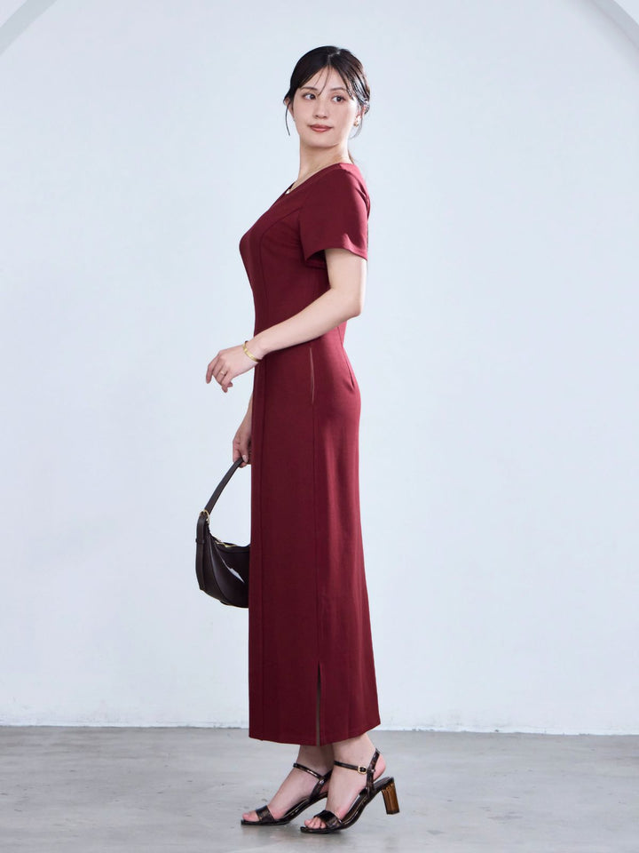 overE　Vネックカットロングワンピース26SS　バーガンディー　102T Vネックカットロングワンピース26SS：バーガンディー│胸が大きな女性