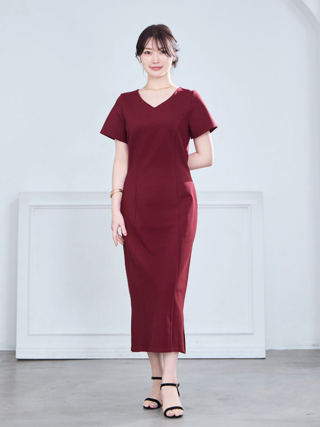 overE　Vネックカットロングワンピース26SS　バーガンディー　102T Vネックカットロングワンピース26SS：バーガンディー│胸が大きな女性