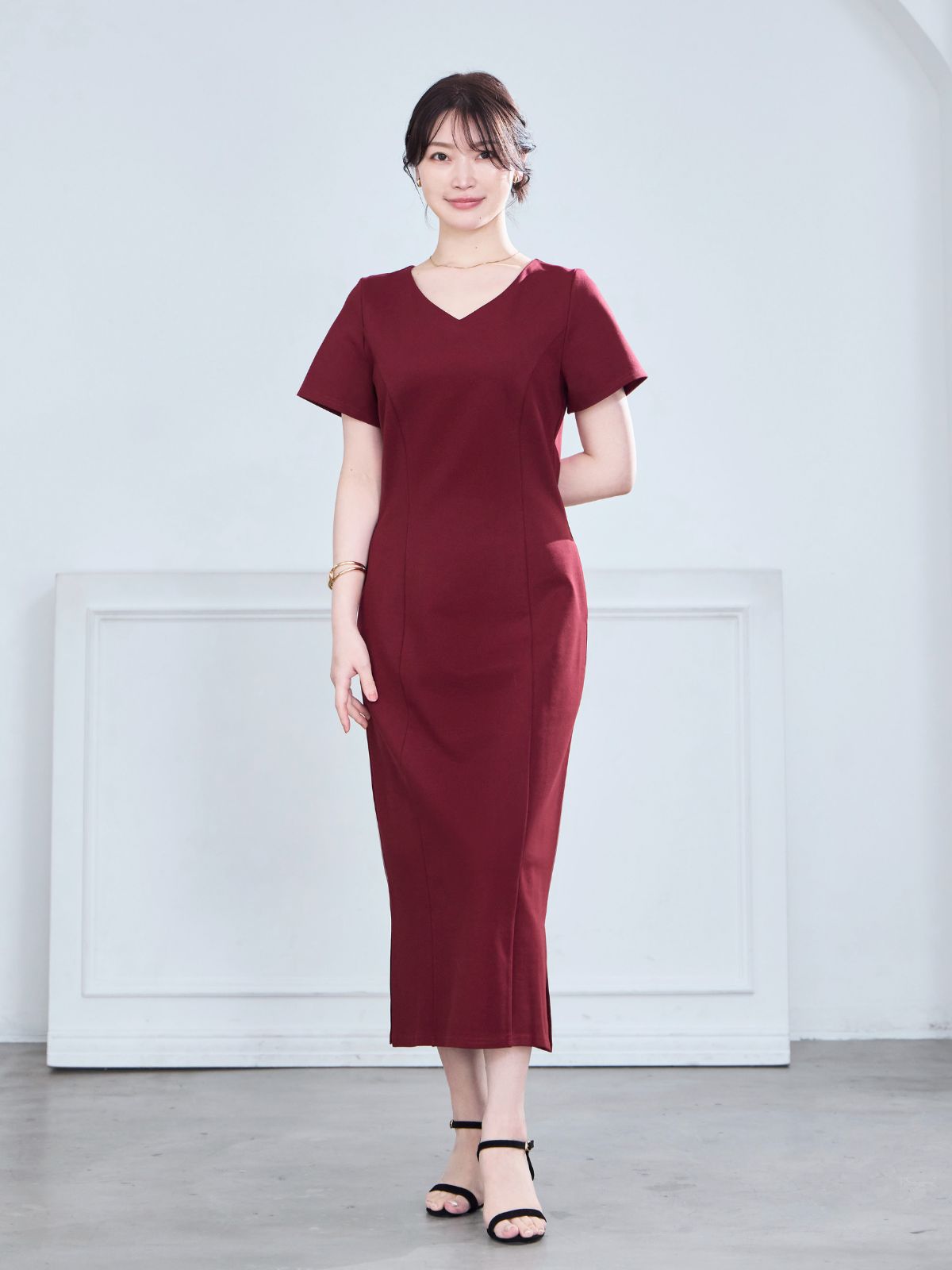 overE　Vネックカットロングワンピース26SS　バーガンディー　102T Vネックカットロングワンピース26SS：バーガンディー│胸が大きな女性