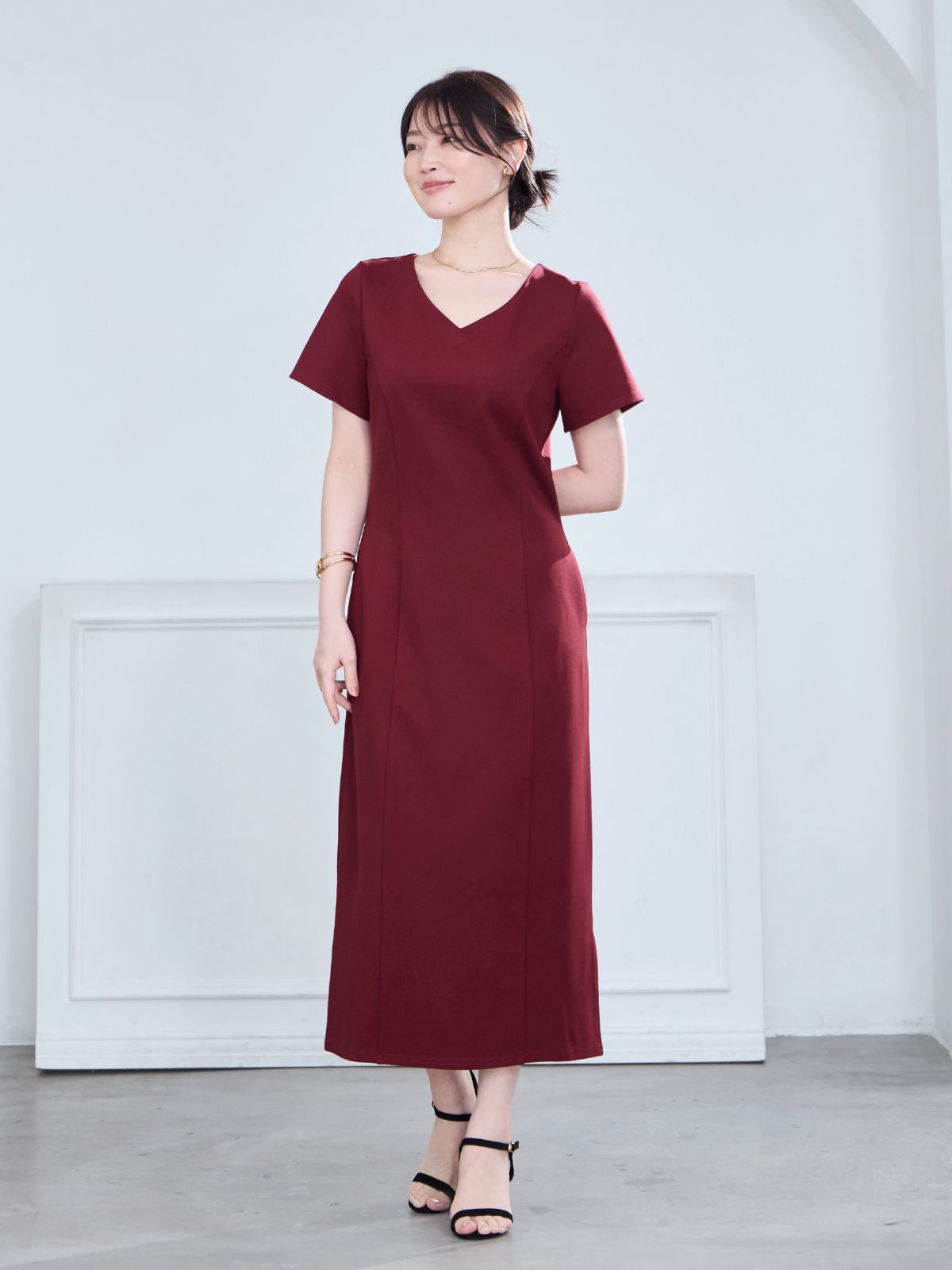 overE　Vネックカットロングワンピース26SS　バーガンディー　102T Vネックカットロングワンピース26SS：バーガンディー│胸が大きな女性