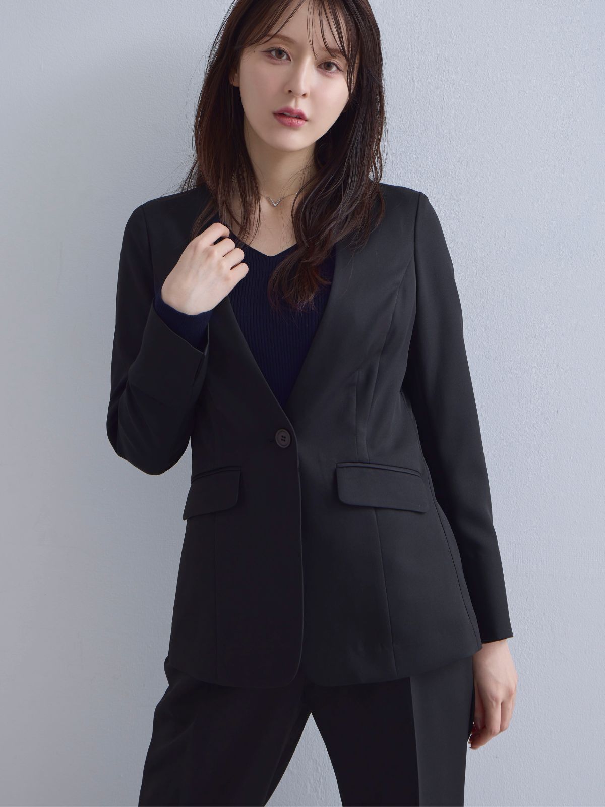 [10/16 22:00発売 期間限定 500円OFF]ノーカラーハイストレッチジョーゼットジャケット 25AW：ブラック[102サイズ対応]