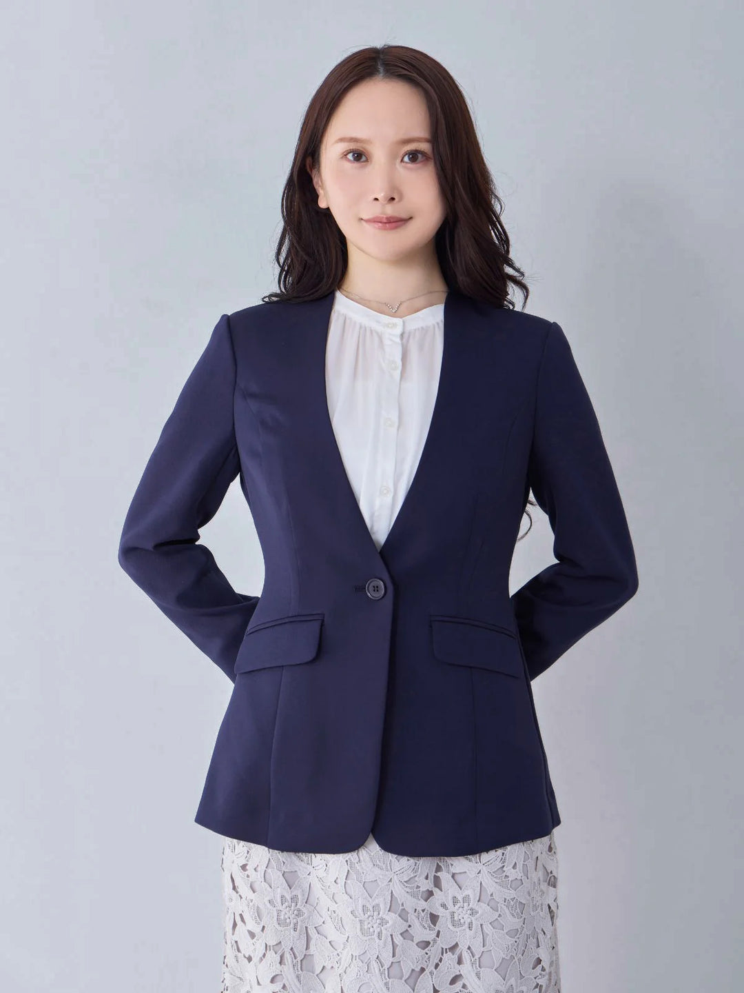 ノーカラーハイストレッチジョーゼットジャケット：ネイビー│胸