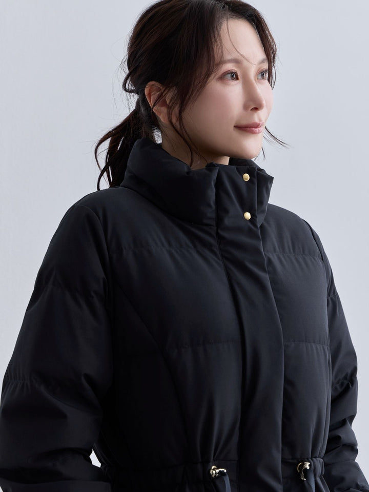 な*え様 overE(オーバーイー) ウエストマークダウンコート 90 U65 ウエストマークストレッチダウンコート：チャコール│胸が大きな女性の