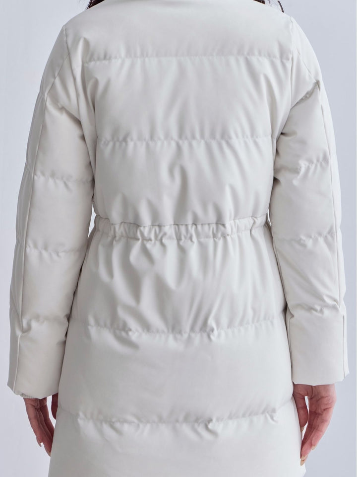 ウエストマークストレッチダウンコート：チャコール│胸が大きな女性の