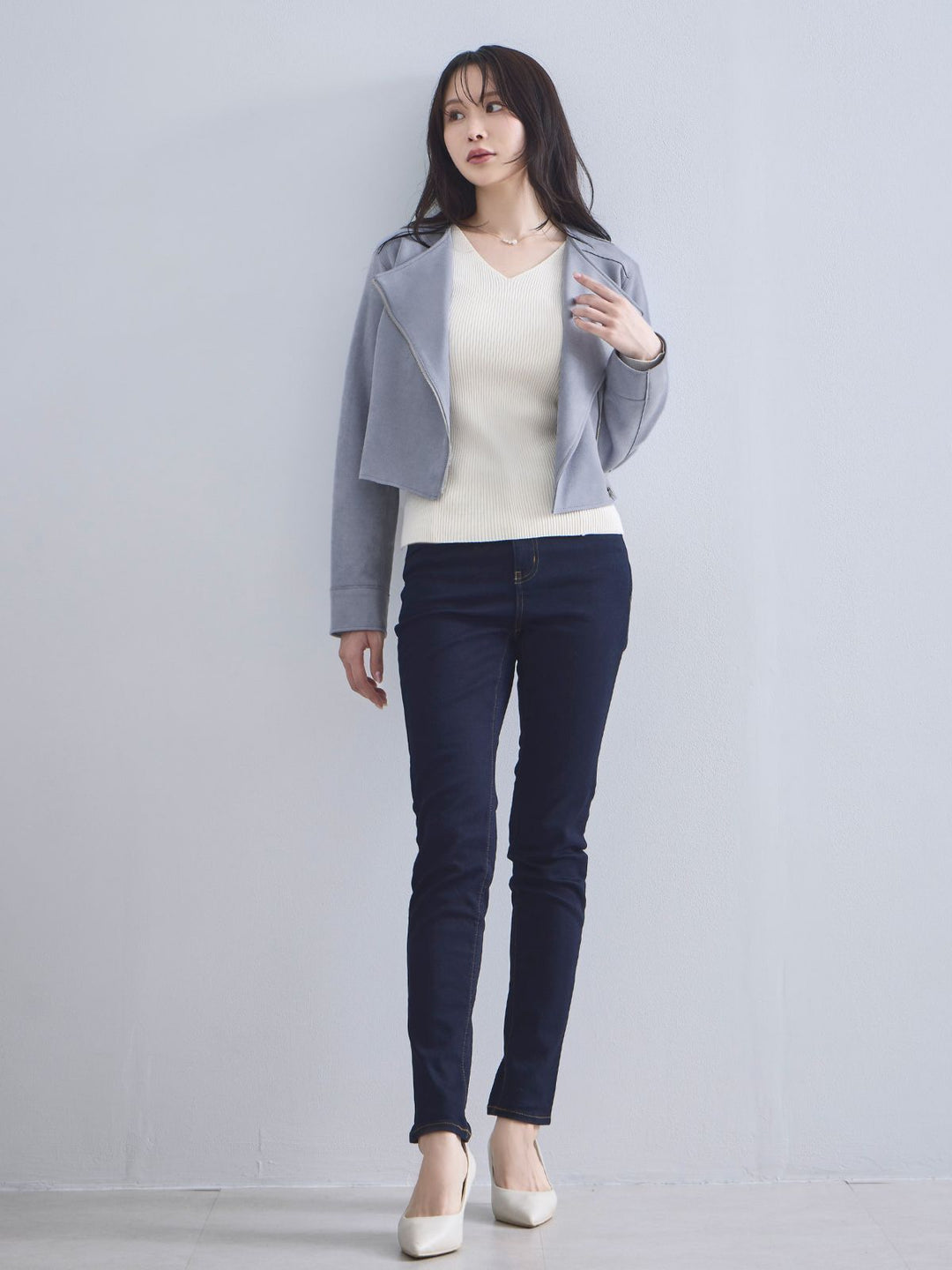 スエードライクライダースジャケット：ブルーグレー│胸が大きな女性の