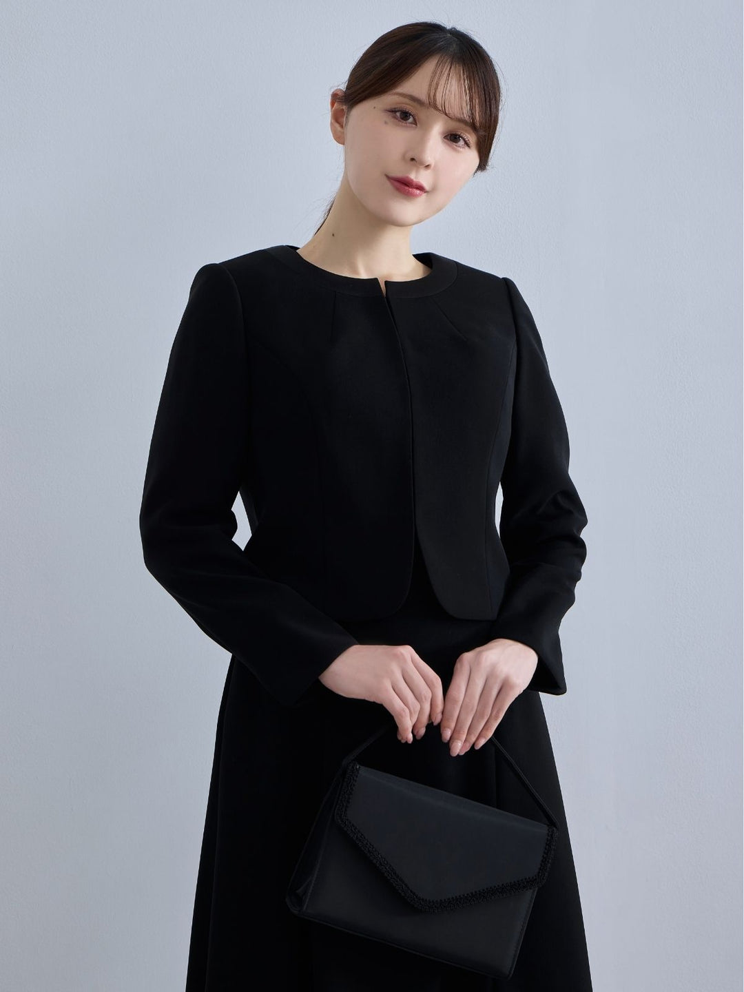 ブラックフォーマル ノーカラージャケット：ブラック│胸が大きな女性