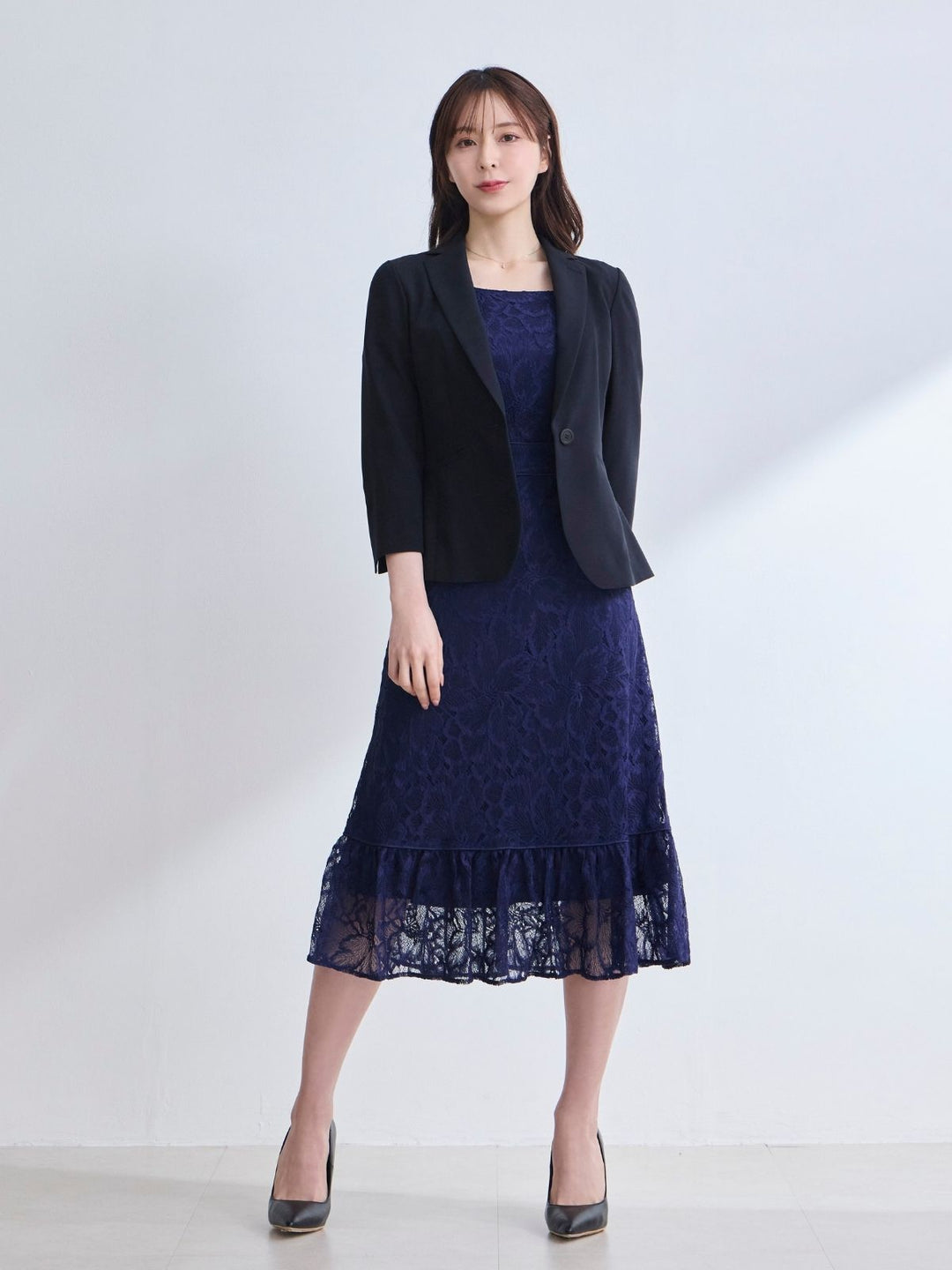 レースパイピングワンピース 25AW：ネイビー│胸が大きな女性のための