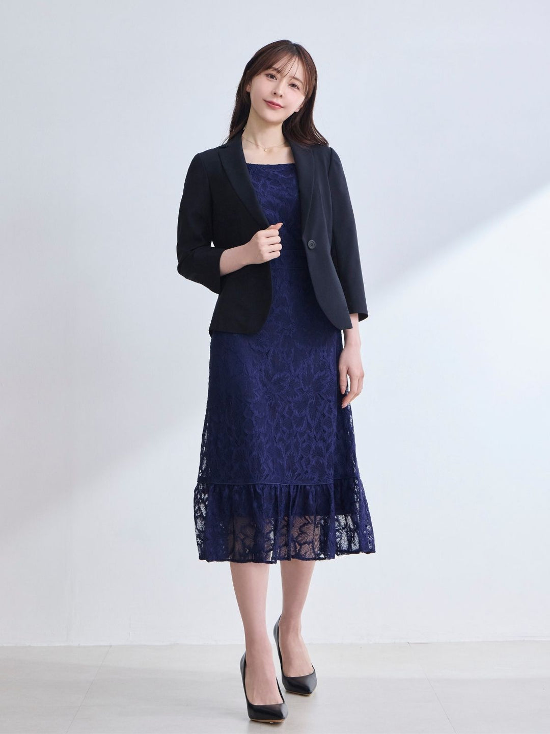 レースパイピングワンピース 25AW：ネイビー│胸が大きな女性のための