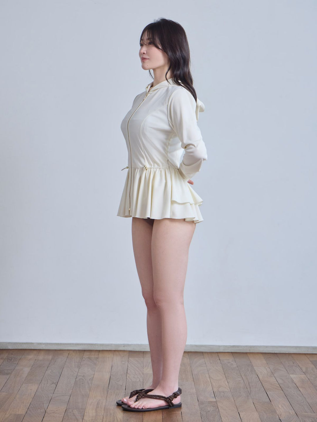 高機能ぺプラムラッシュガードパーカー：ブラック│胸が大きな女性の