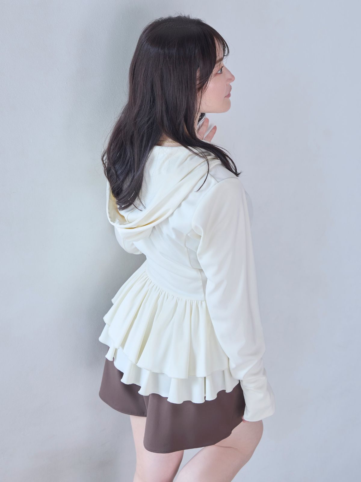 高機能ぺプラムラッシュガードパーカー：アイボリー│胸が大きな女性の