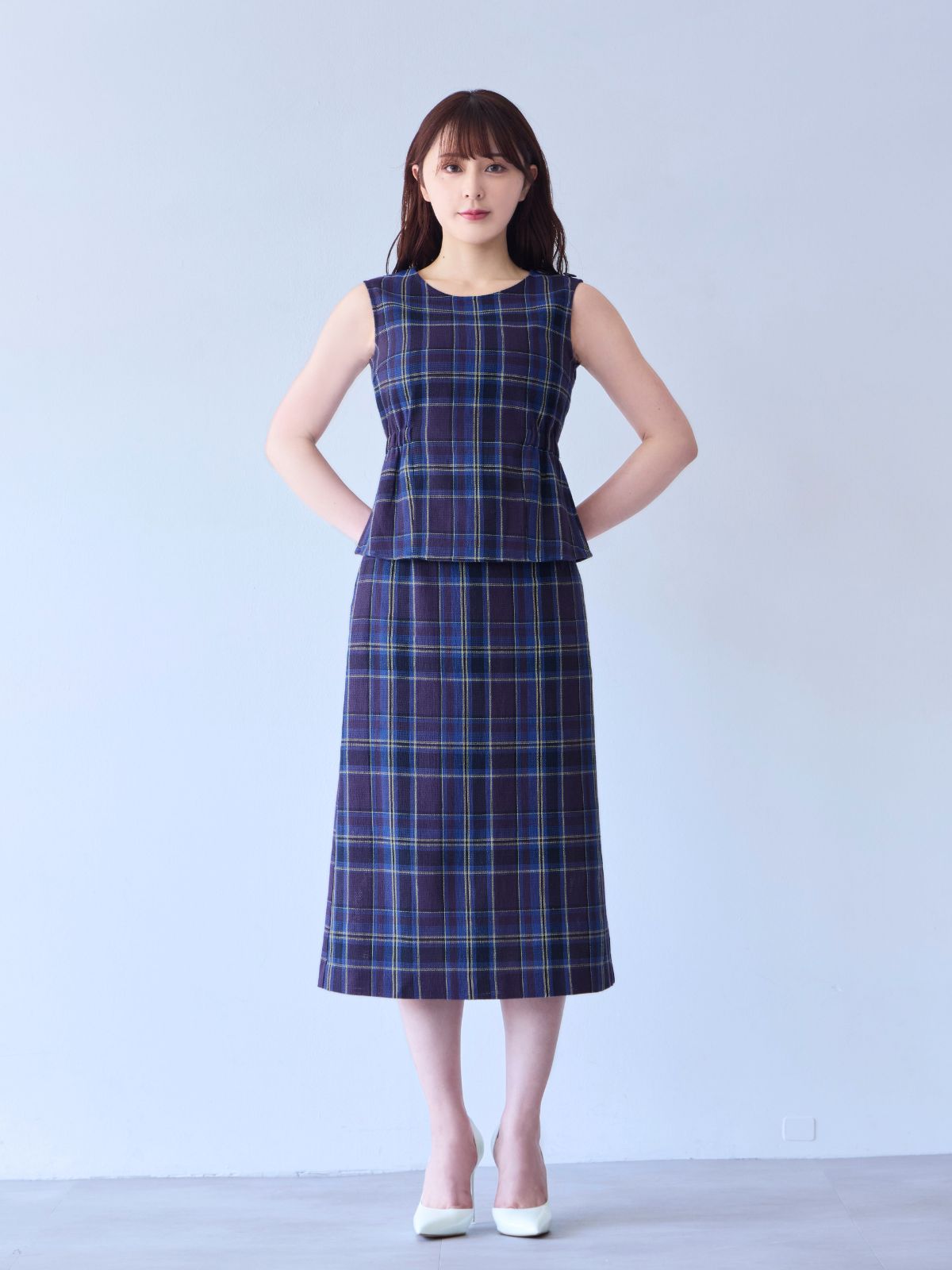 [5/22 22:00発売 期間限定 300円OFF]カラミチェックセミタイトスカート：ブルー