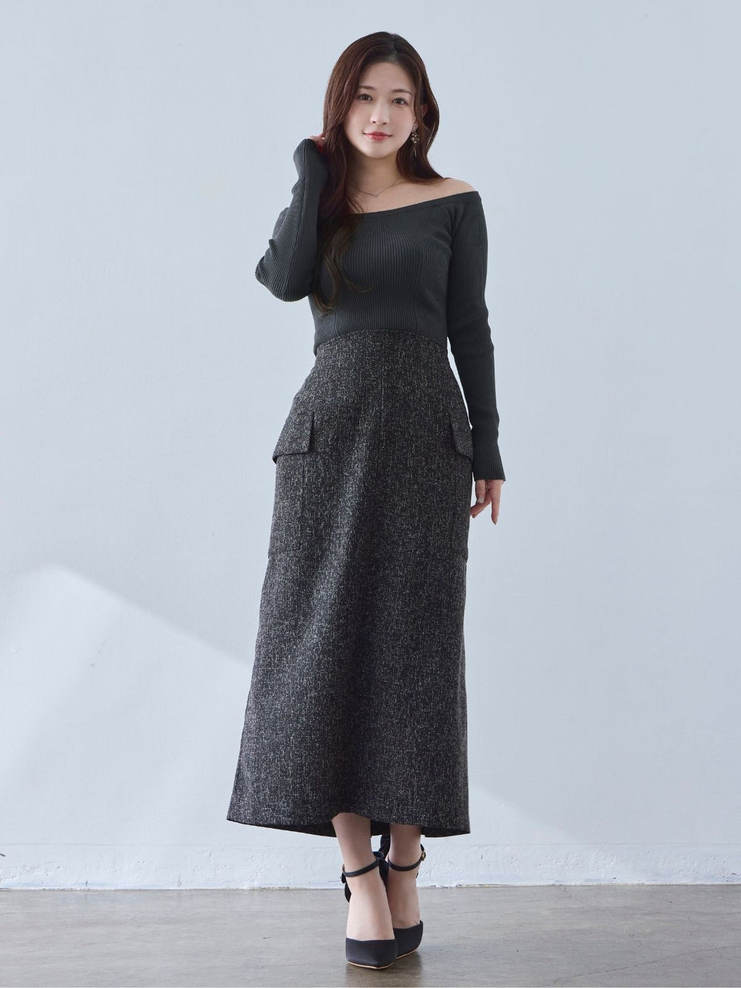 ツイードライクセミタイトスカート：ブラック│胸が大きな女性のための