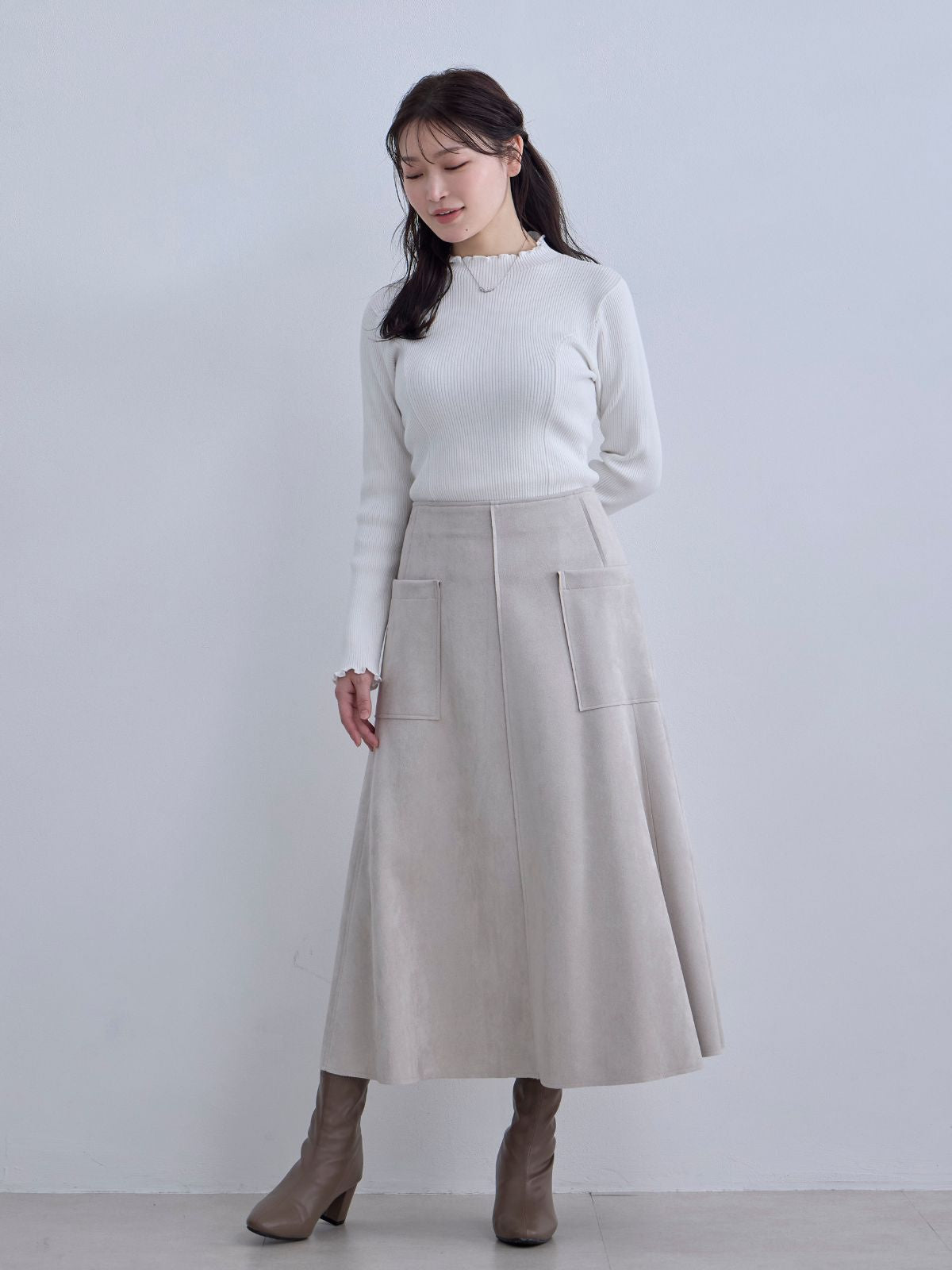 [12/11 22:00発売 期間限定 300円OFF]スエードライクフレアスカート：オフホワイト