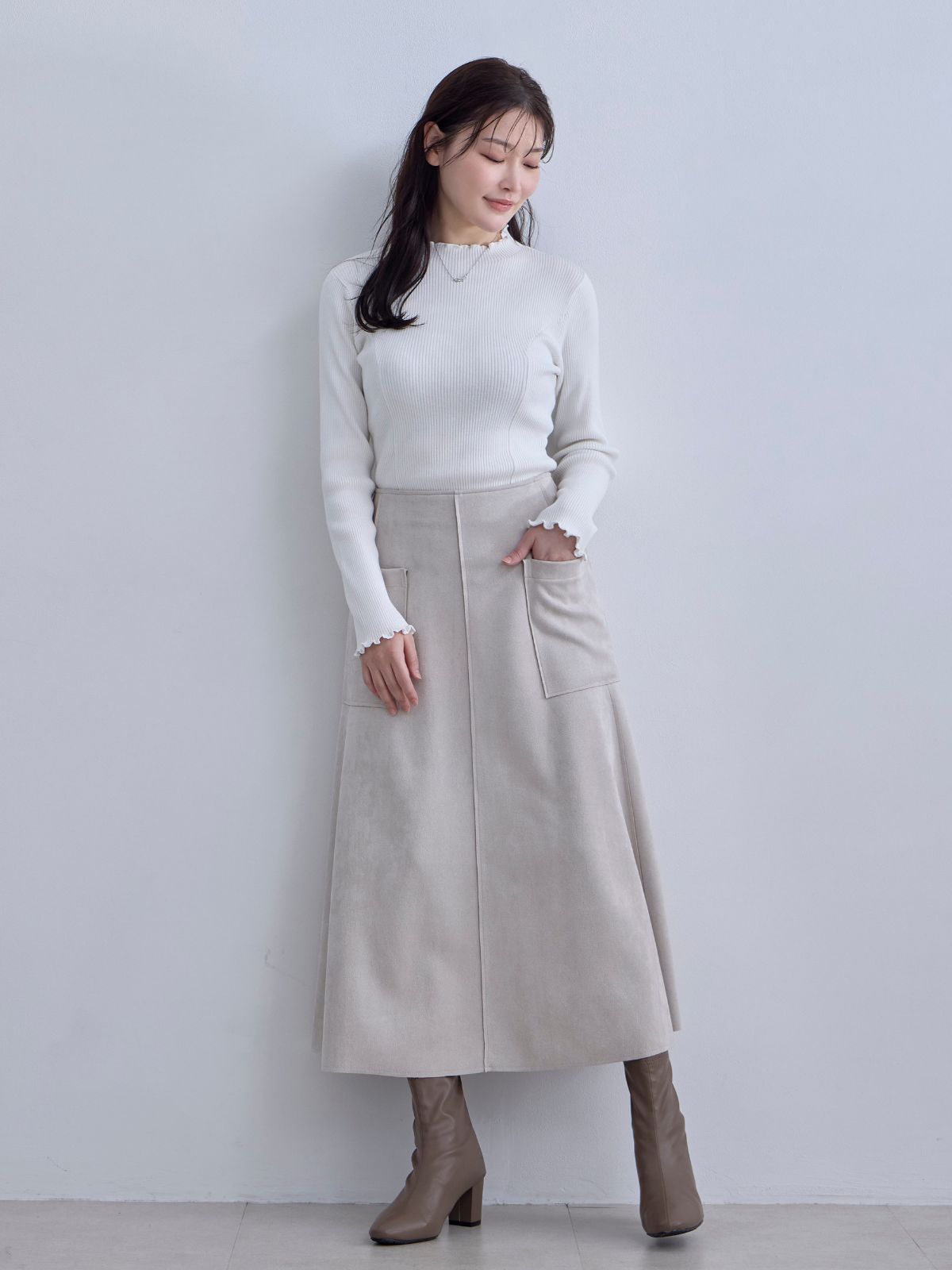 [12/11 22:00発売 期間限定 300円OFF]スエードライクフレアスカート：オフホワイト