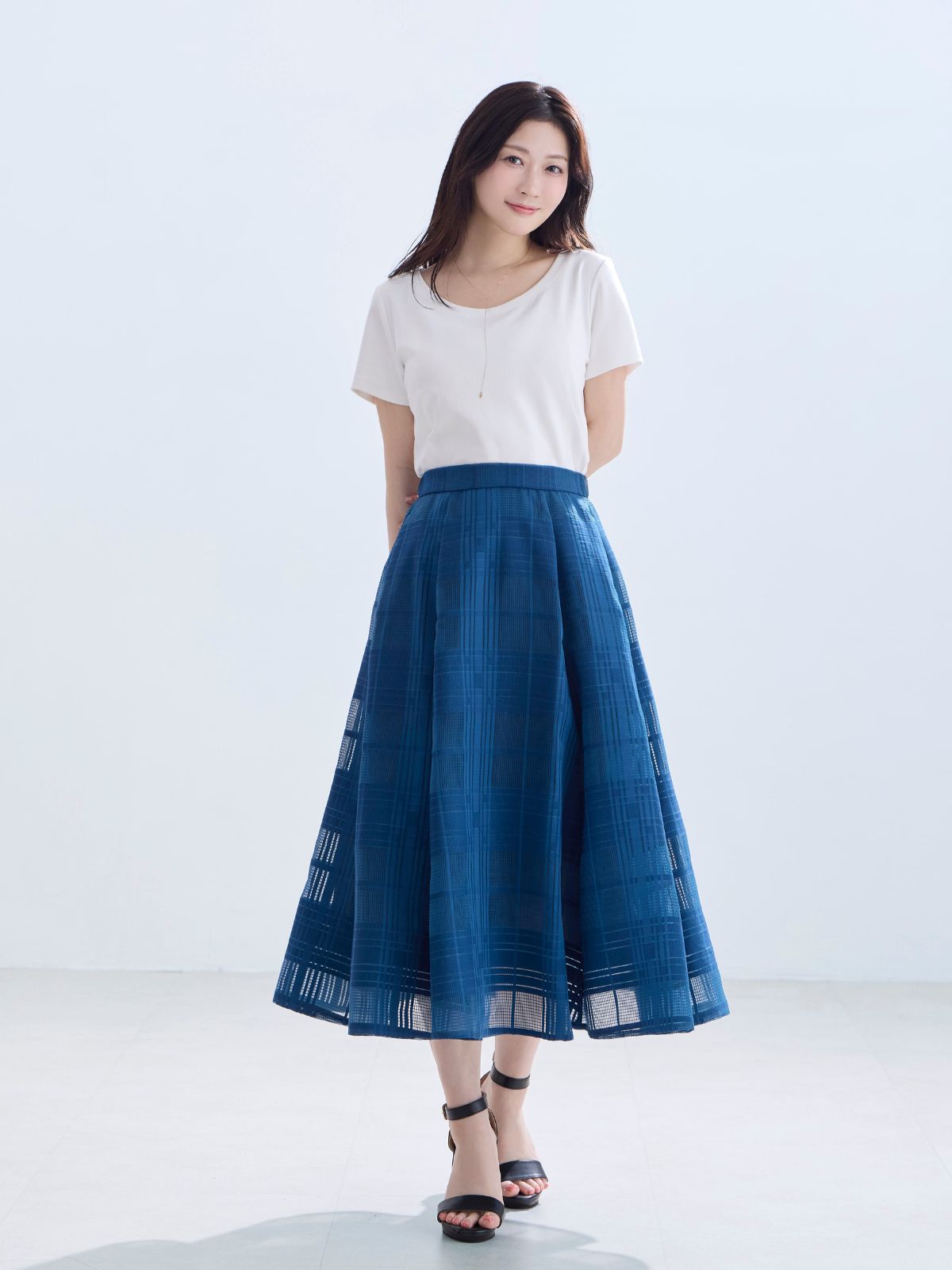 シアーチェックフレアスカート 26SS：ターコイズ│胸が大きな女性の