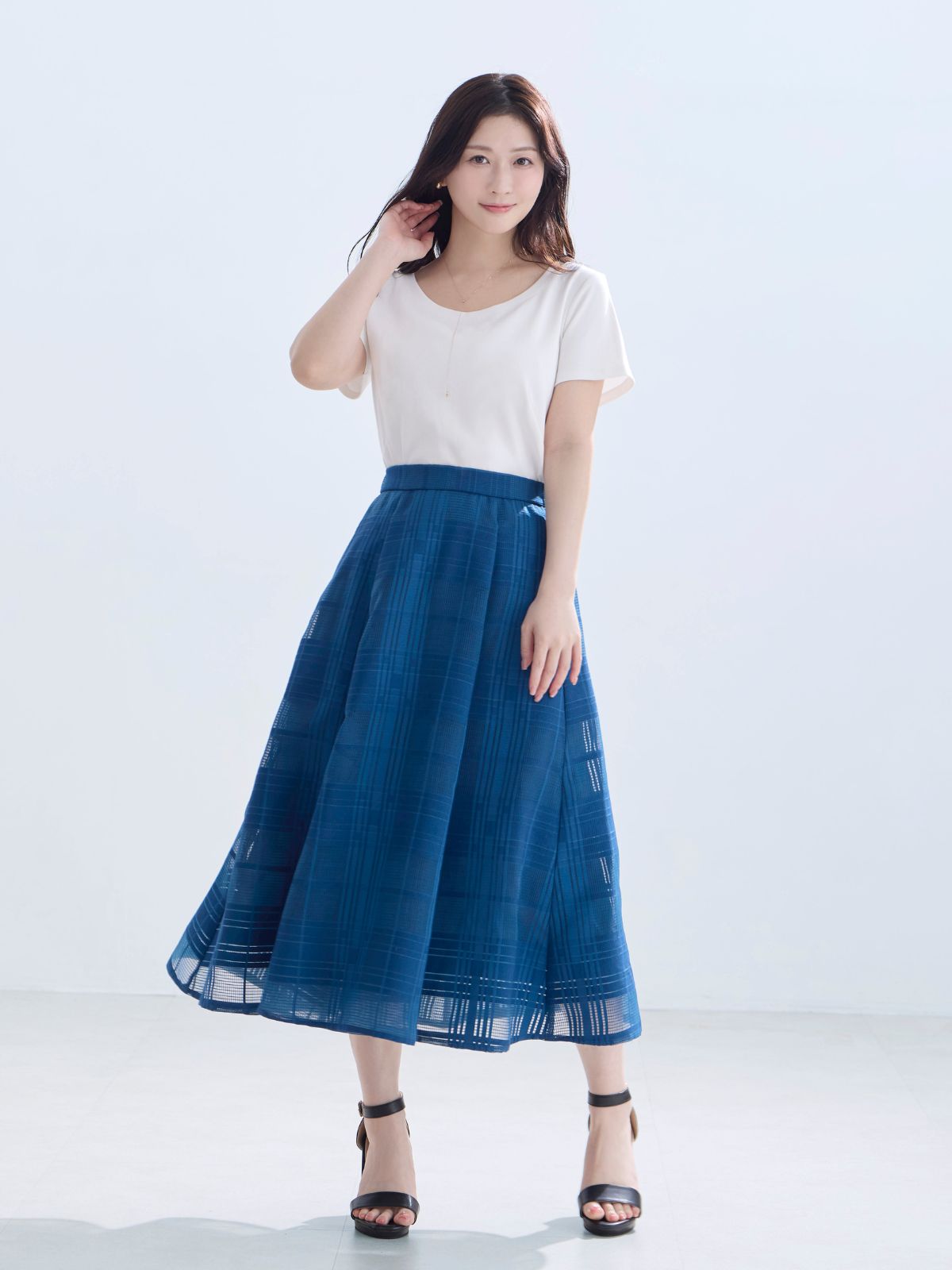 シアーチェックフレアスカート 26SS：ターコイズ│胸が大きな女性の