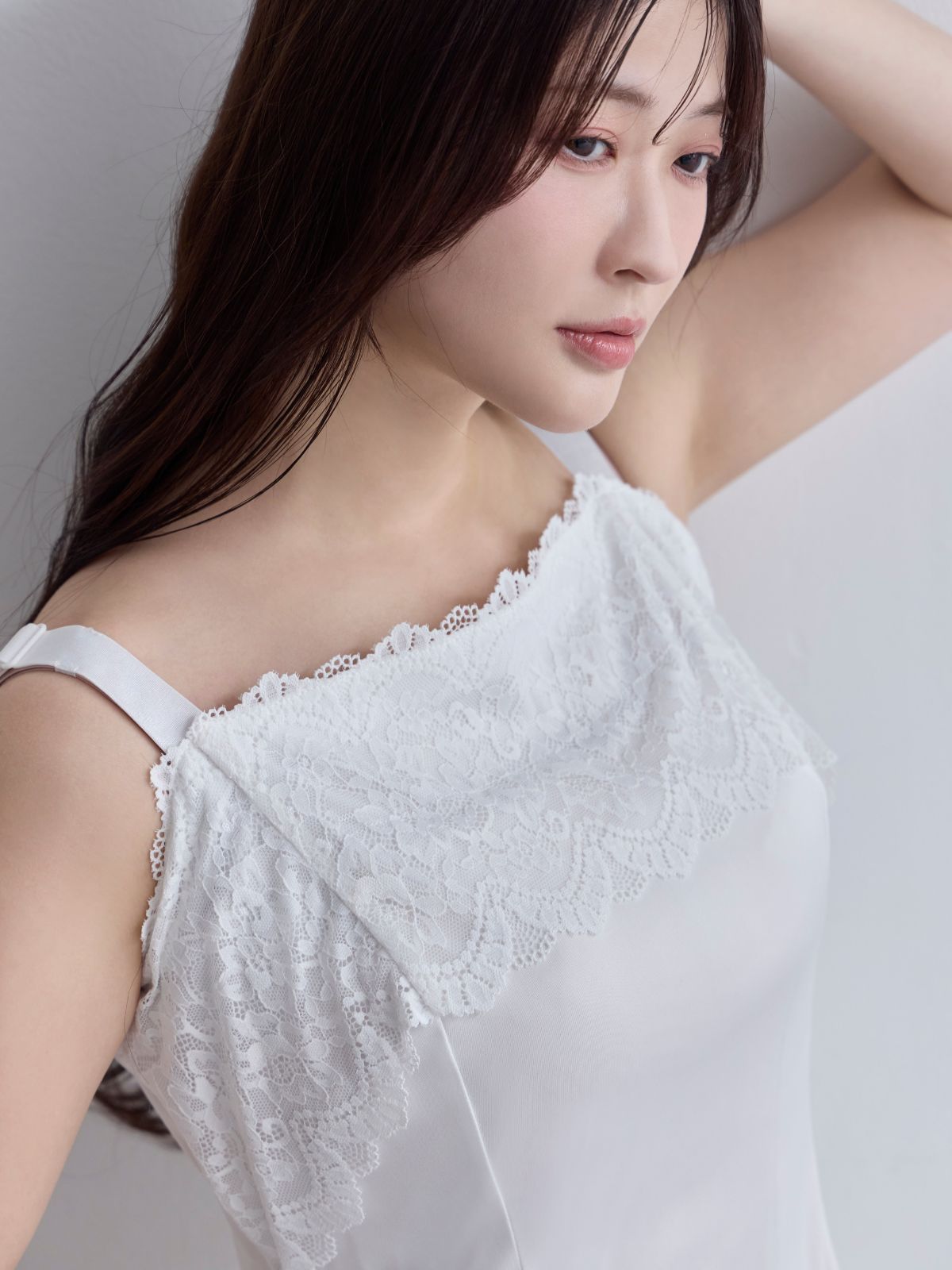 [11/6 22:00販売 期間限定 200円OFF]ブラ紐とまるレースキャミソールスリップ：ホワイト[102サイズ対応]