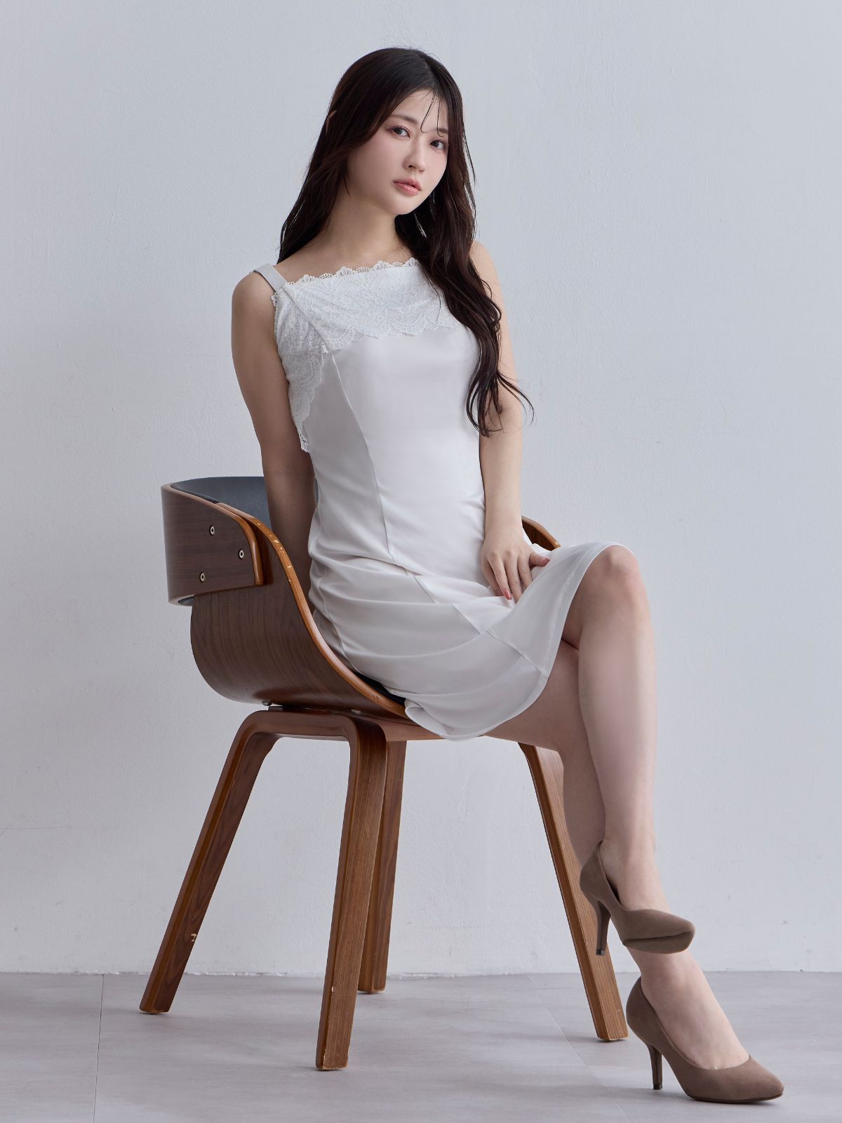 [11/6 22:00販売 期間限定 200円OFF]ブラ紐とまるレースキャミソールスリップ：ホワイト[102サイズ対応]