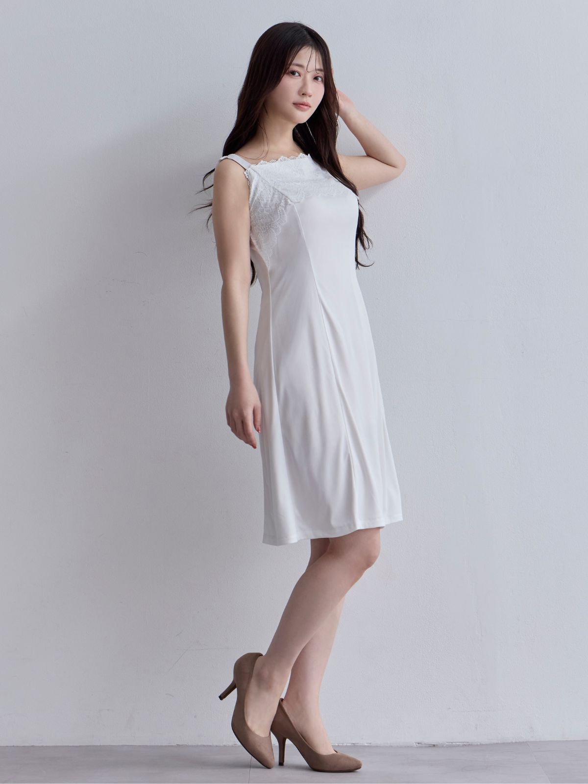 [11/6 22:00販売 期間限定 200円OFF]ブラ紐とまるレースキャミソールスリップ：ホワイト[102サイズ対応]