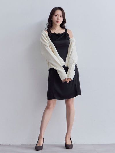 [11/6 22:00販売 期間限定 200円OFF]ブラ紐とまるレースキャミソールスリップ：ブラック[102サイズ対応]