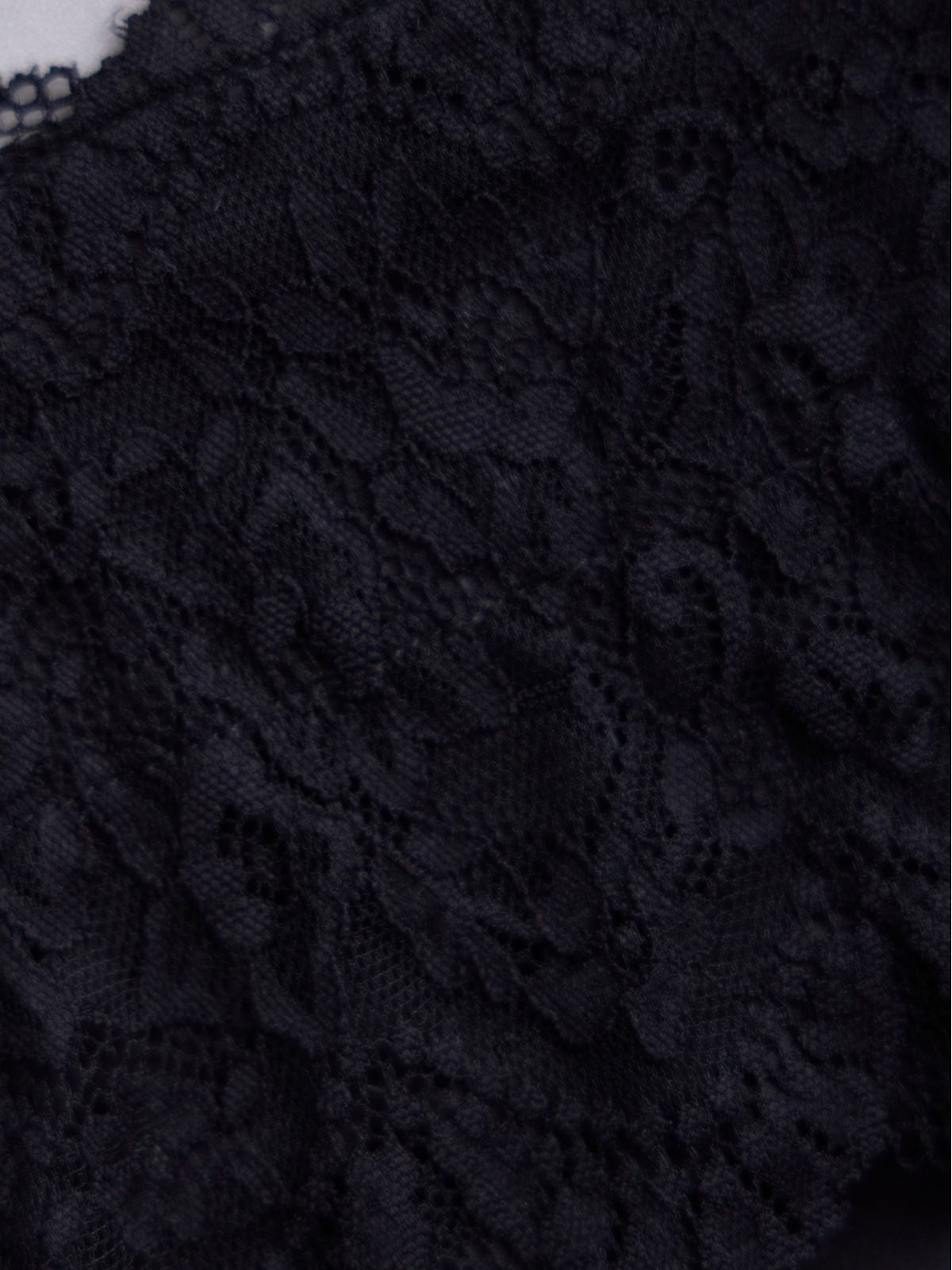 [11/6 22:00販売 期間限定 200円OFF]ブラ紐とまるレースキャミソールスリップ：ブラック[102サイズ対応]