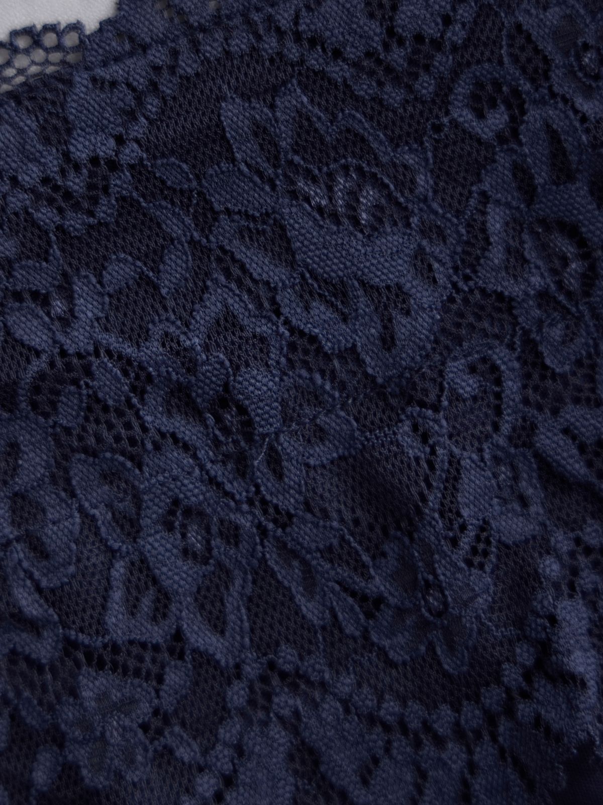 [11/6 22:00販売 期間限定 200円OFF]ブラ紐とまるレースキャミソールスリップ：ネイビー[102サイズ対応]