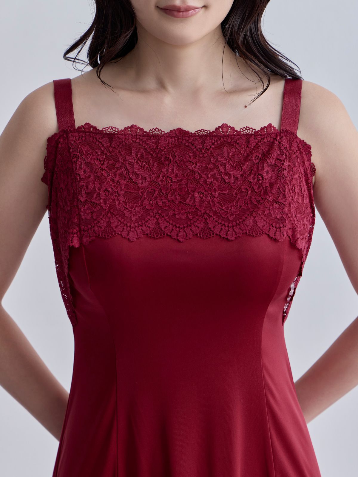 [11/6 22:00販売 期間限定 200円OFF]ブラ紐とまるレースキャミソールスリップ：ネイビー[102サイズ対応]