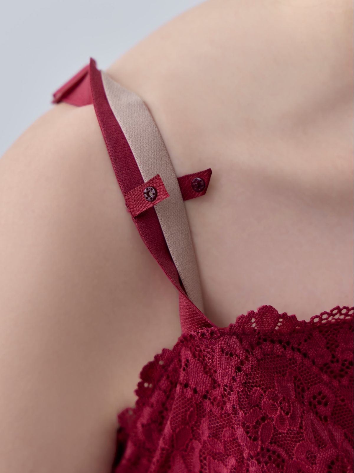 [11/6 22:00販売 期間限定 200円OFF]ブラ紐とまるレースキャミソールスリップ：ネイビー[102サイズ対応]